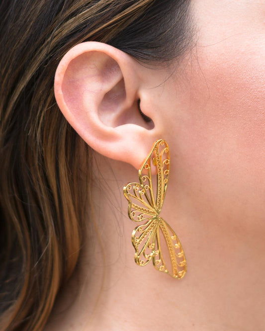 Aretes Mariposa Alada Grande en Filigrana: elaborados en plata 9.70 chapados en oro de 24 kilates