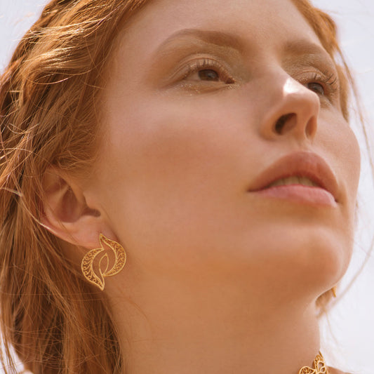 Aretes topos perfecto para una ocasión elegante, sencillos y sofisticado perfectos para combinar con gargantilla y hacer lucir tu rostro hermosos. Fine Filigree Jewelry #IAMDAILA