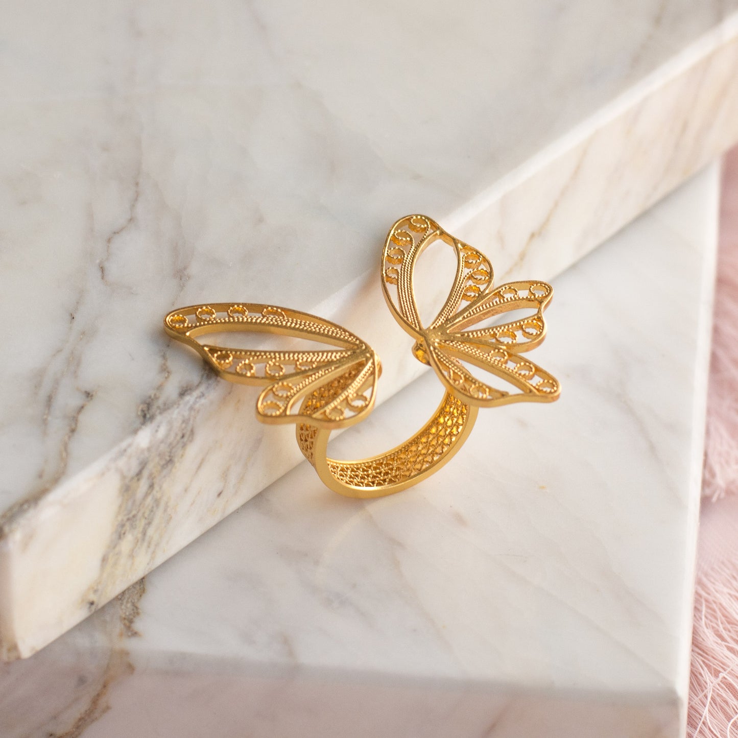Anillo Asimetrico de Mariposa en Filigrana