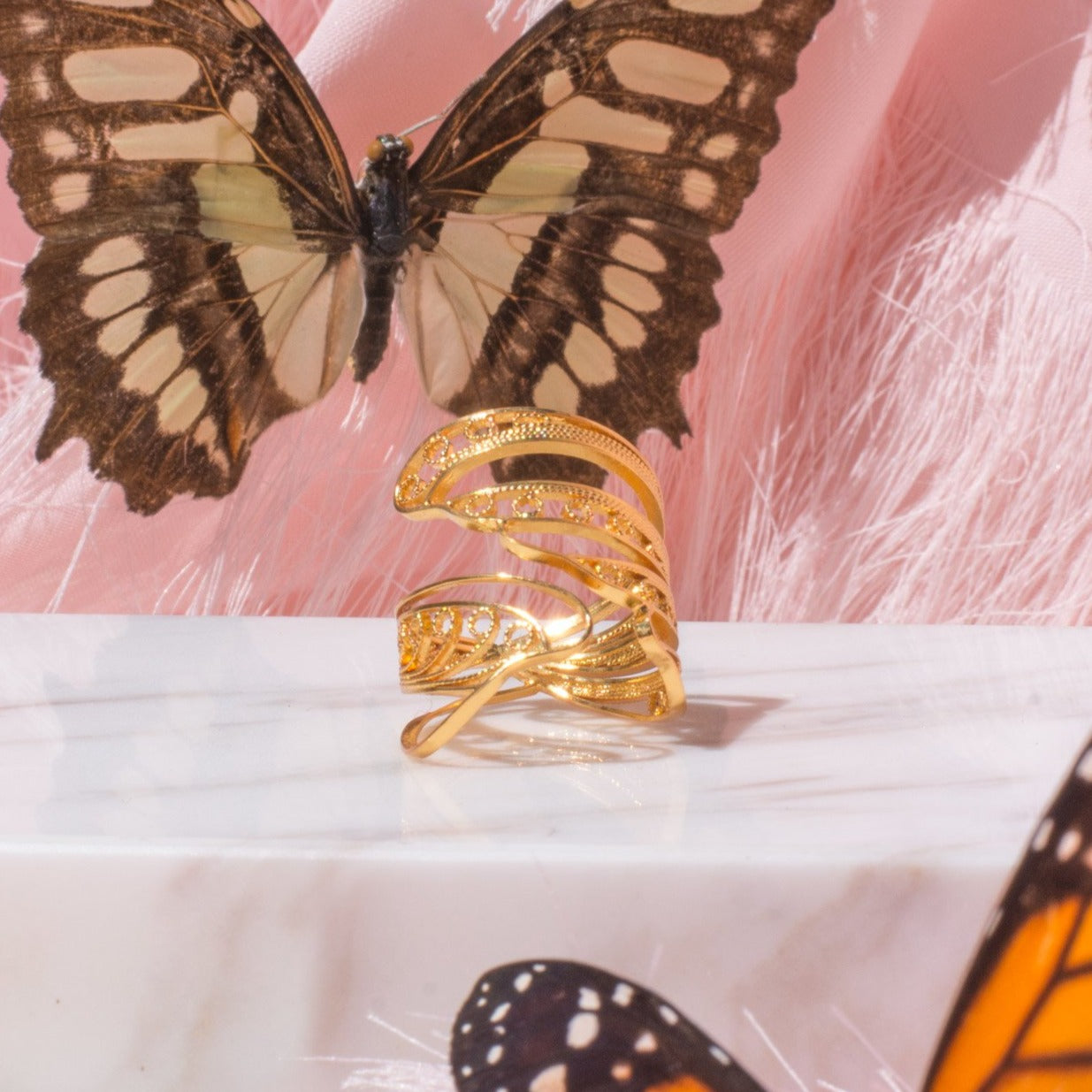 Anillo Abrazo de Mariposa en Filigrana