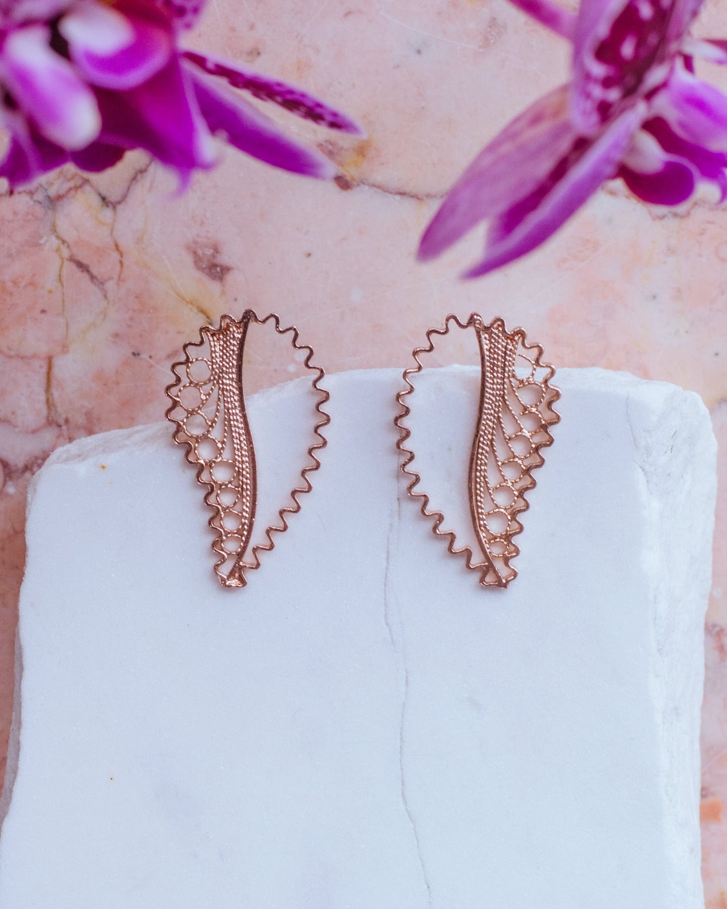 Aretes Topos en filigrana momposina elaborados en plata con chapado en oro rosa