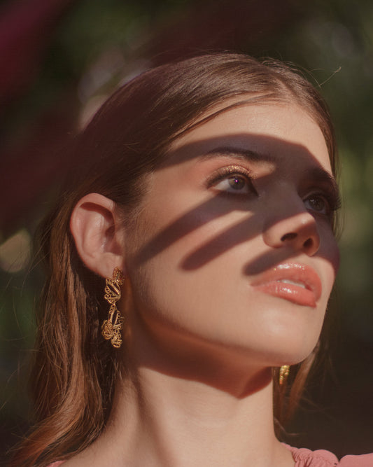 Aretes largos en filigrana Momposina elaborados en plata 9.80 chapados en oro de 24 kilates