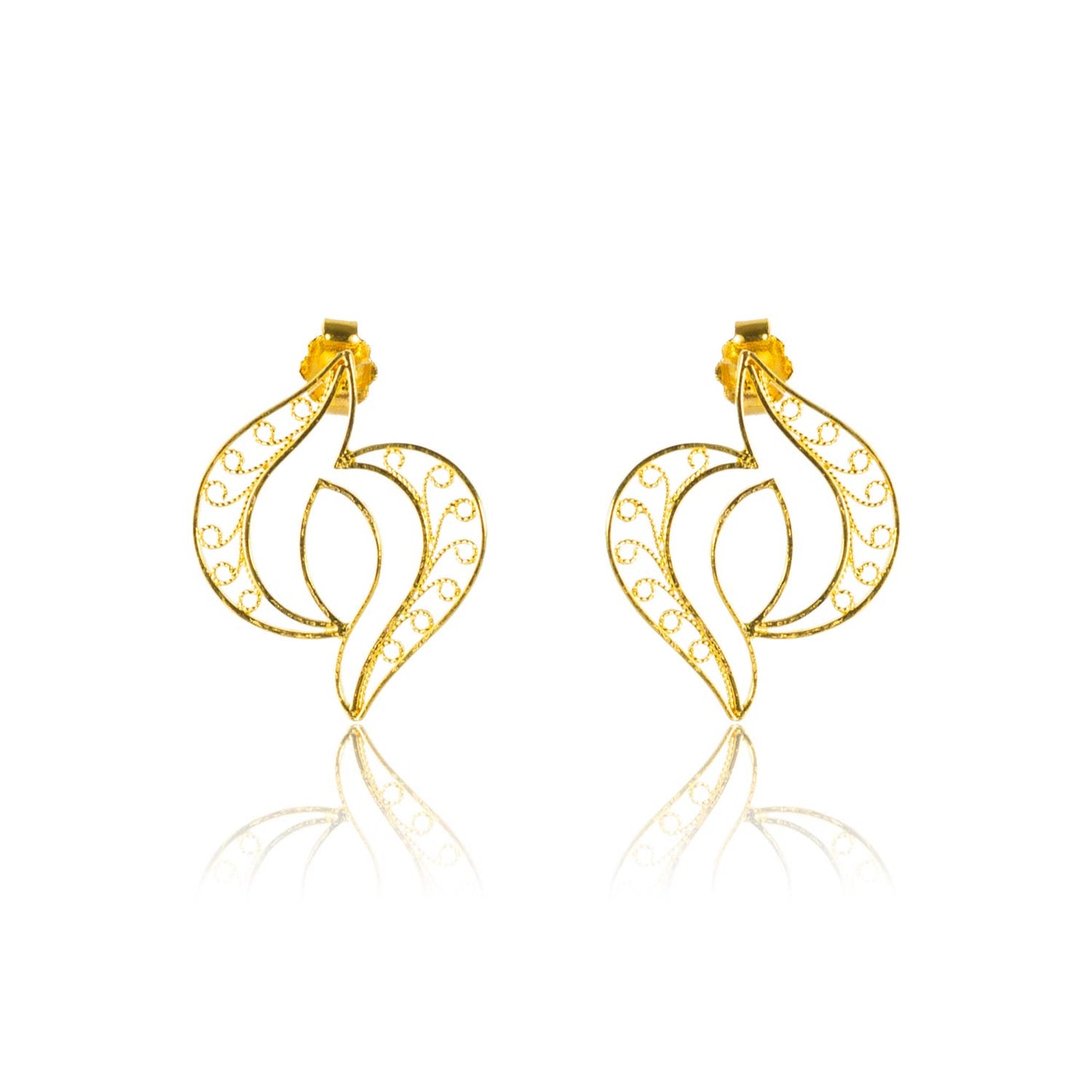 Aretes de Filigrana Momposina en plata chapados en oro de 24 kilates. Filigree Jewelry #IAMDAILA