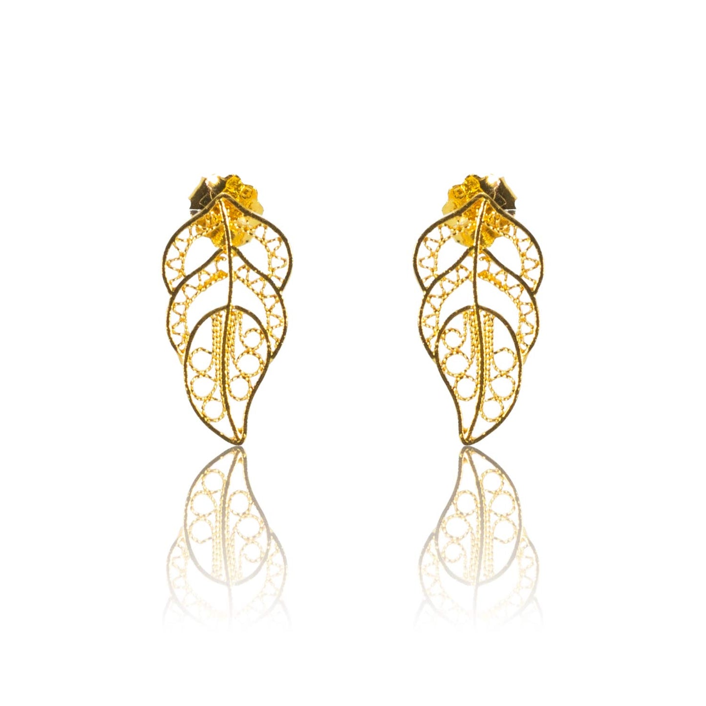 Aretes en filigrana momposina elaborados en plata 9.80 con chapado en oro de 24 kilates u oro rosado y protección en laca cataforética