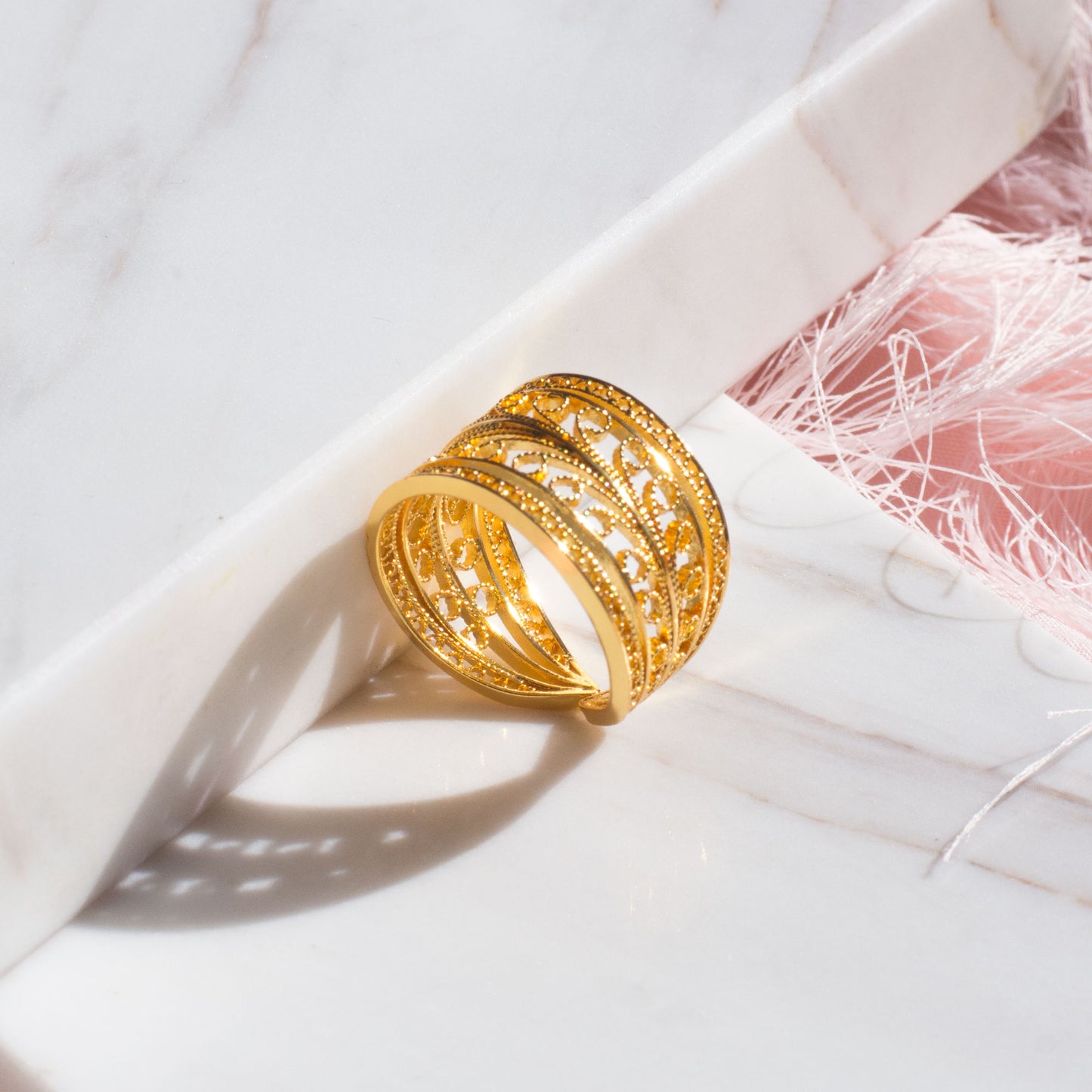 Anillo en filigrana momposina en plata chapados en oro de 24 kilates. Filigree Jewelry. #IAMDAILA