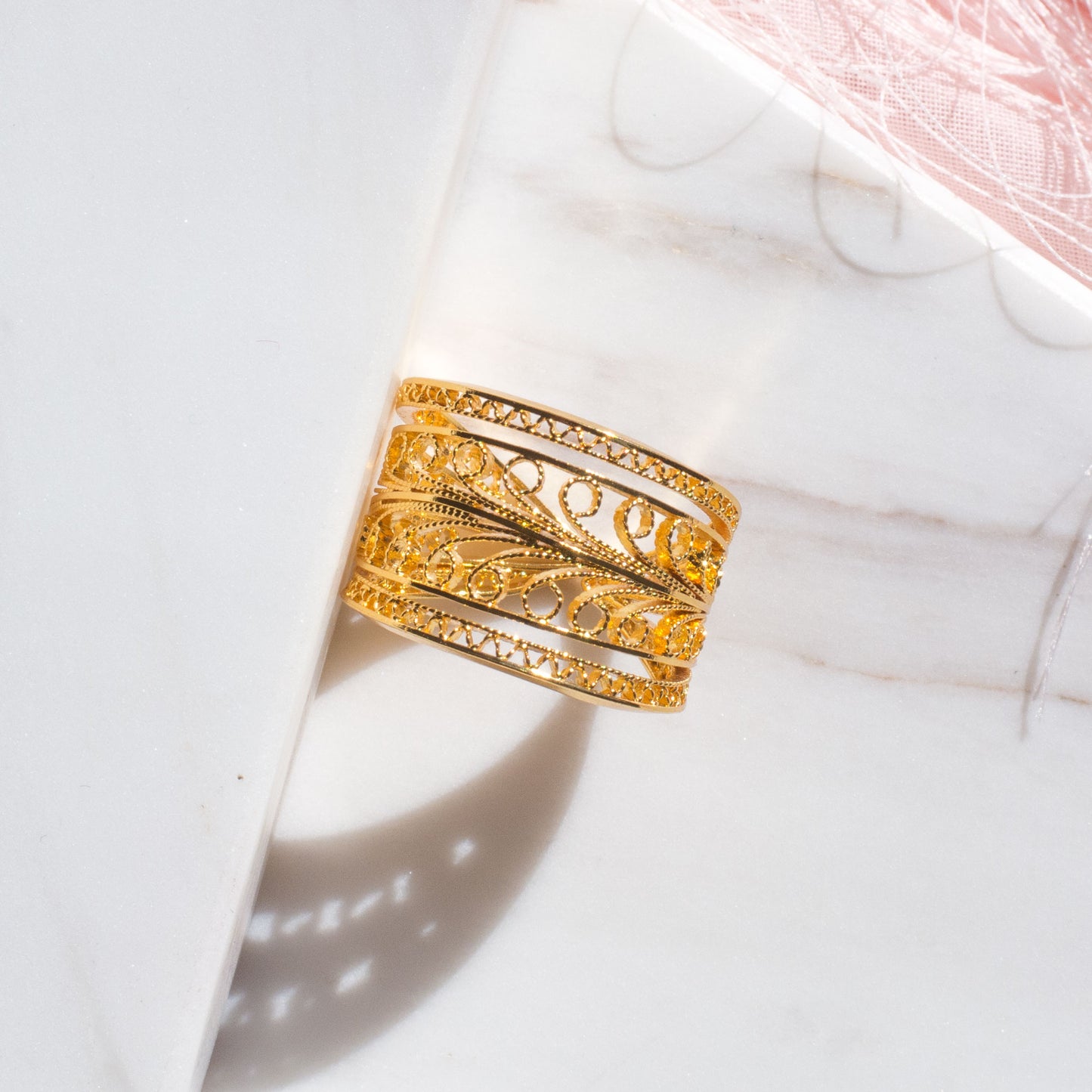 Anillo en filigrana momposina en plata chapados en oro de 24 kilates. Filigree Jewelry. #IAMDAILA