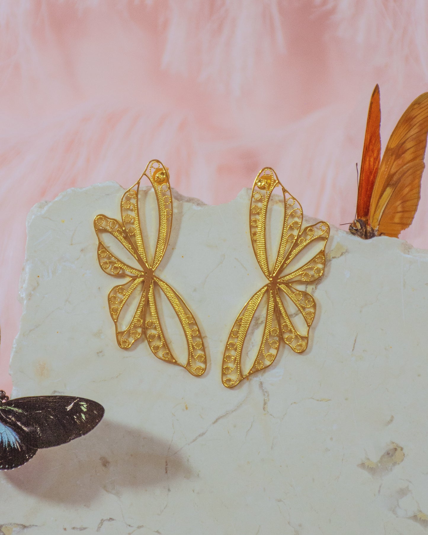 Aretes Mariposa Alada Grande en Filigrana: elaborados en plata 9.70 chapados en oro de 24 kilates
