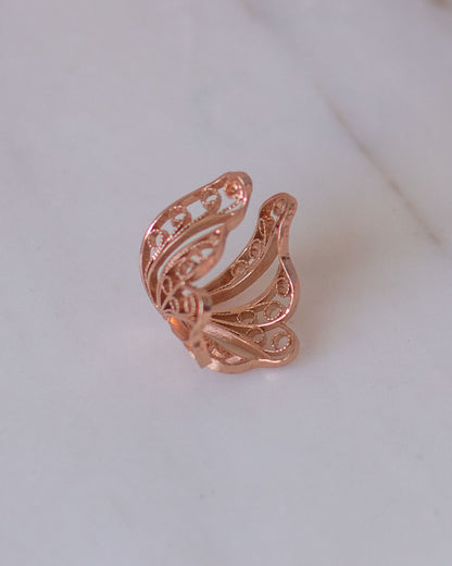 earcuff en forma de mariposa en filigrana momposina enchape de oro rosado