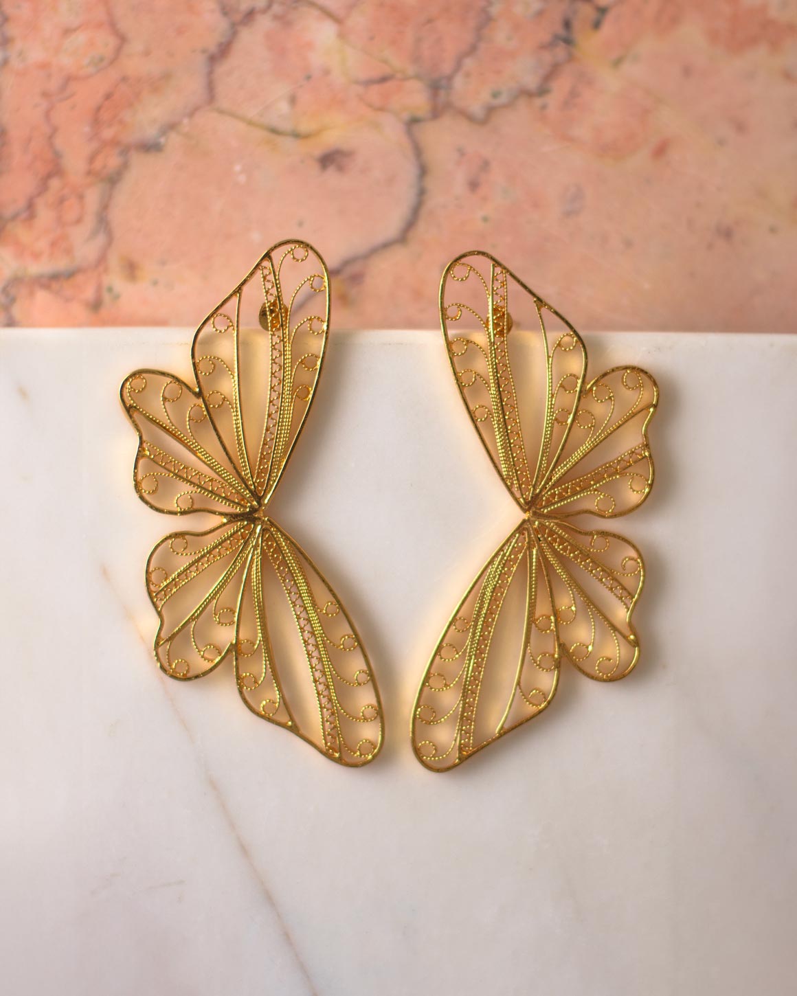 Aretes Mariposa Alada Grande en Filigrana: elaborados en plata 9.70 chapados en oro de 24 kilates