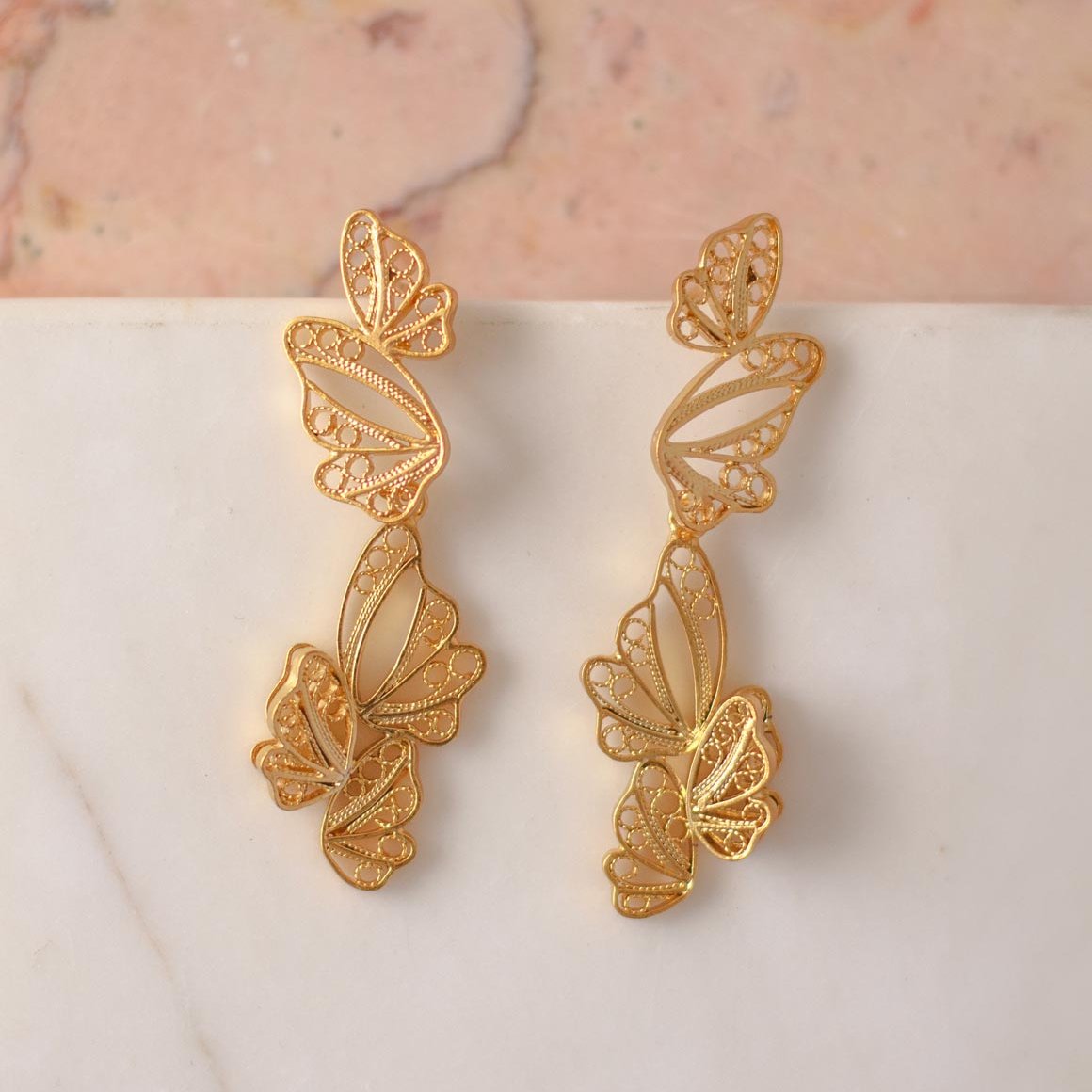 Aretes largos en filigrana Momposina elaborados en plata 9.80 chapados en oro de 24 kilates