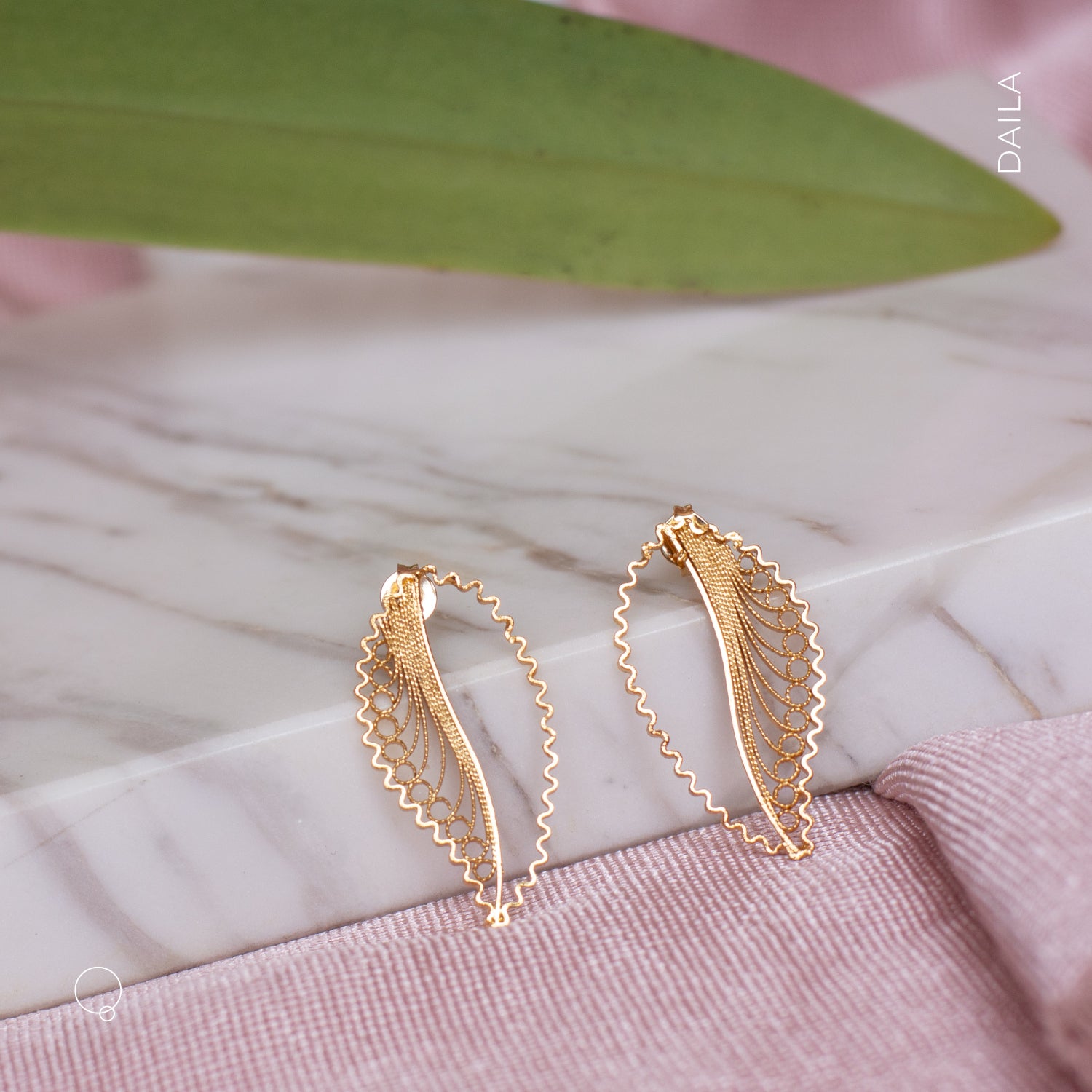Aretes Topos en filigrana momposina elaborados en plata con chapado en oro de 24k