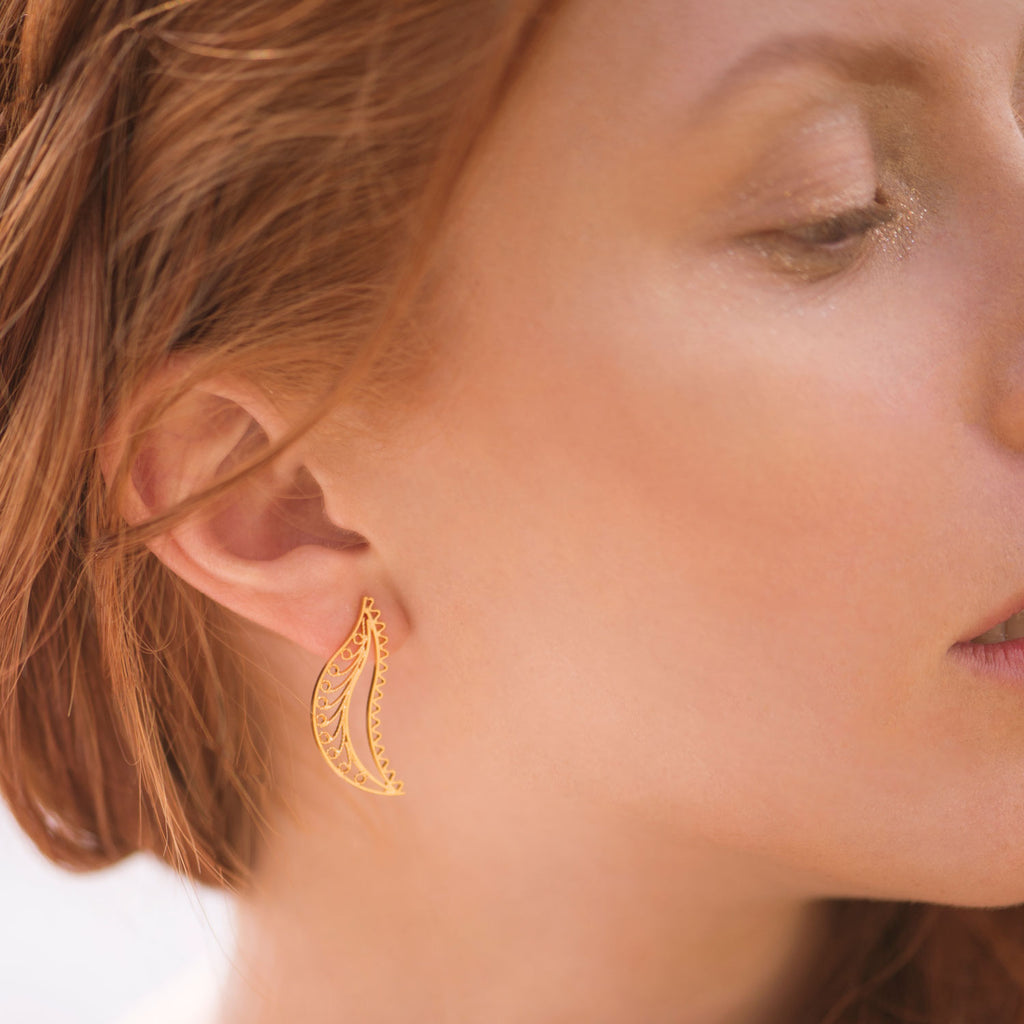 Aretes de Filigrana Momposina en plata chapados en oro de 24 kilates. Filigree Jewelry. #IAMDAILA.