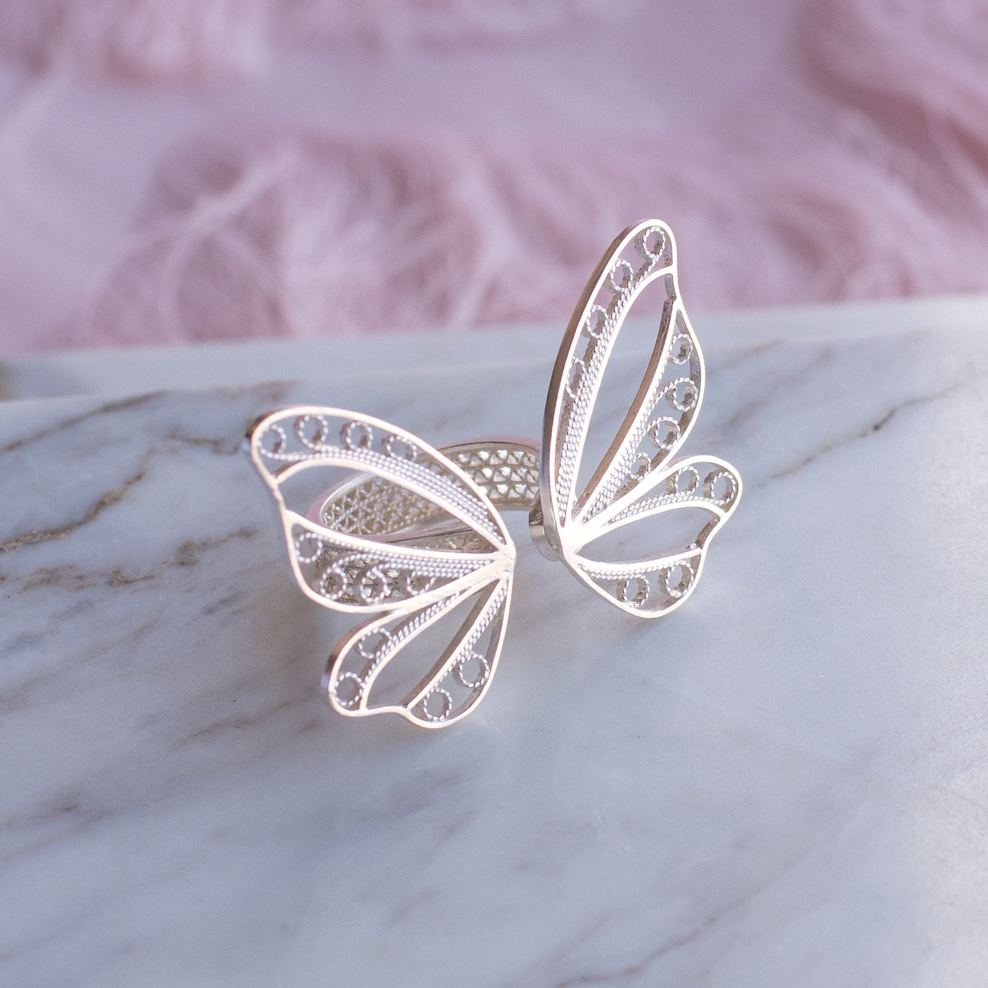 Anillo Abierto de Mariposa en Filigrana