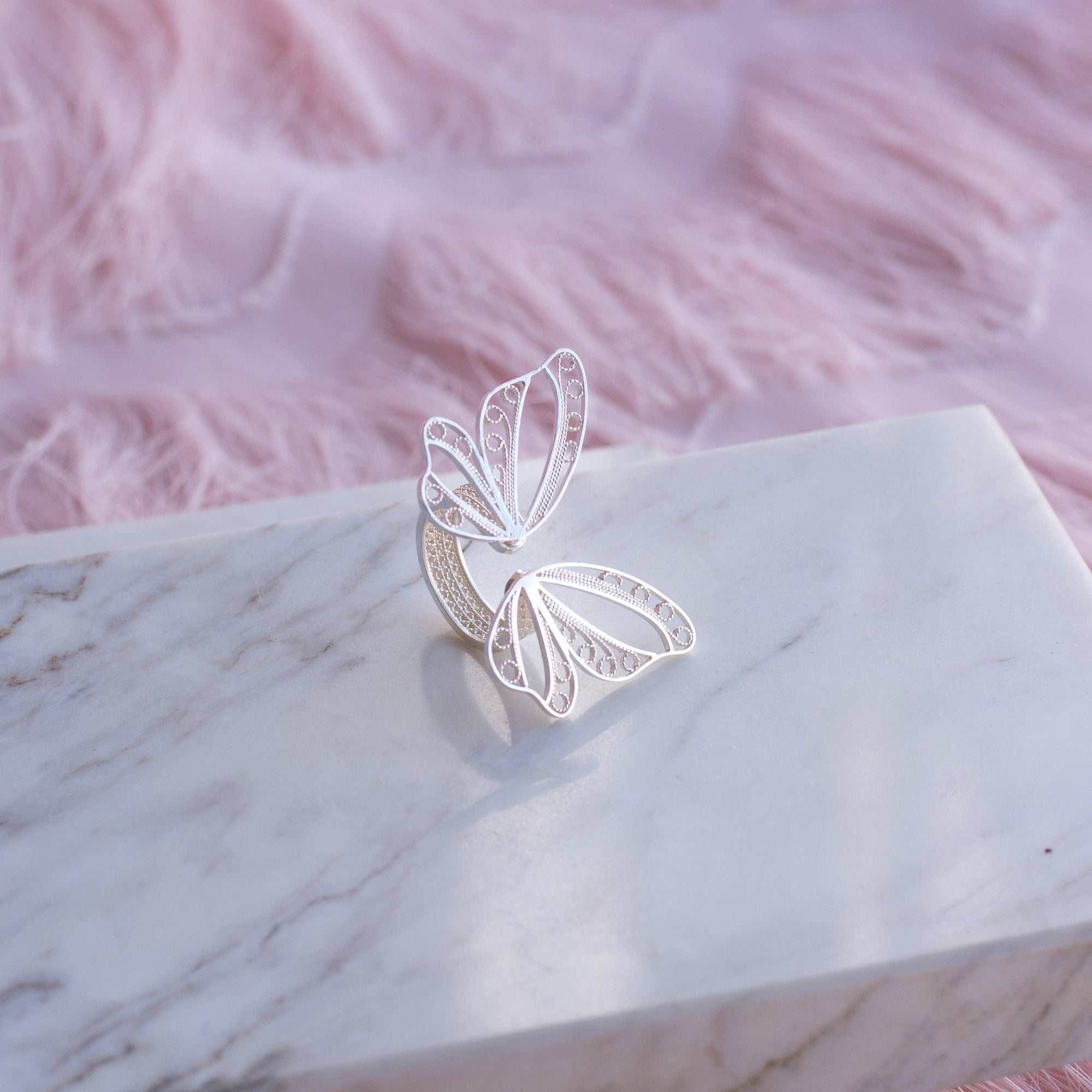 Anillo Abierto de Mariposa en Filigrana