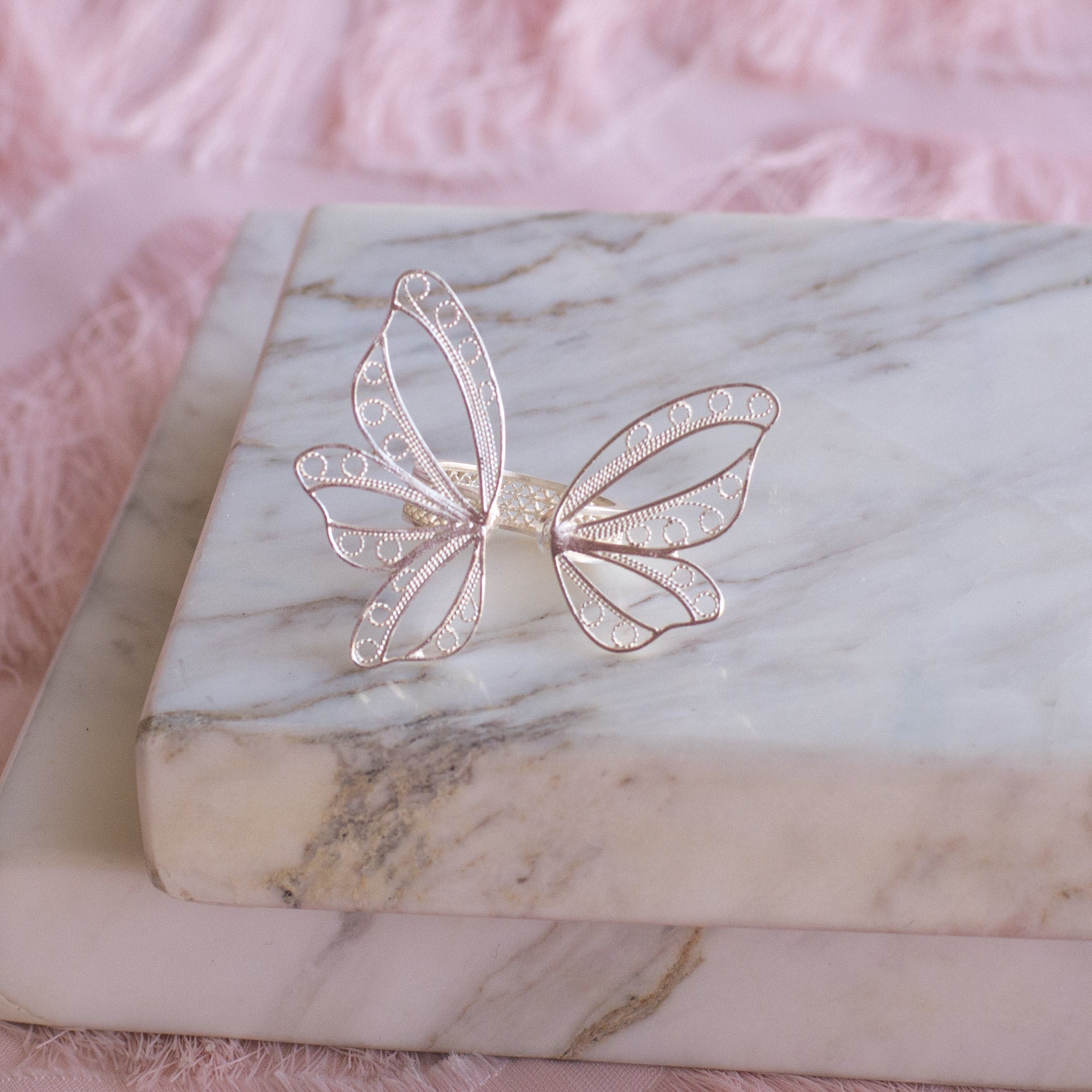 Anillo Asimétrico de Mariposa en Filigrana de Mompox