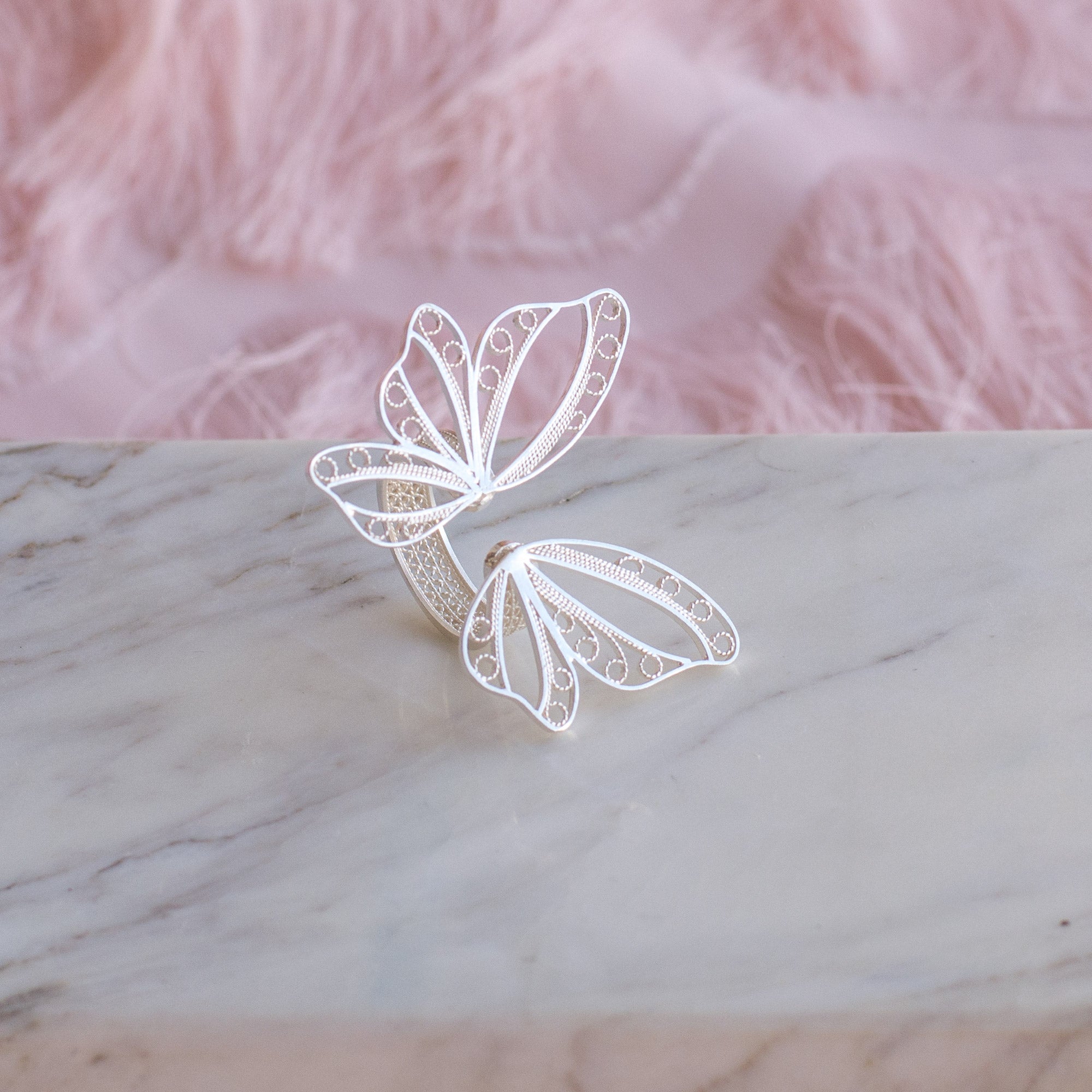 Anillo Asimetrico de Mariposa en Filigrana