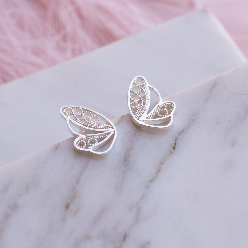 Aretes Topos Mini Media Mariposa en Filigrana