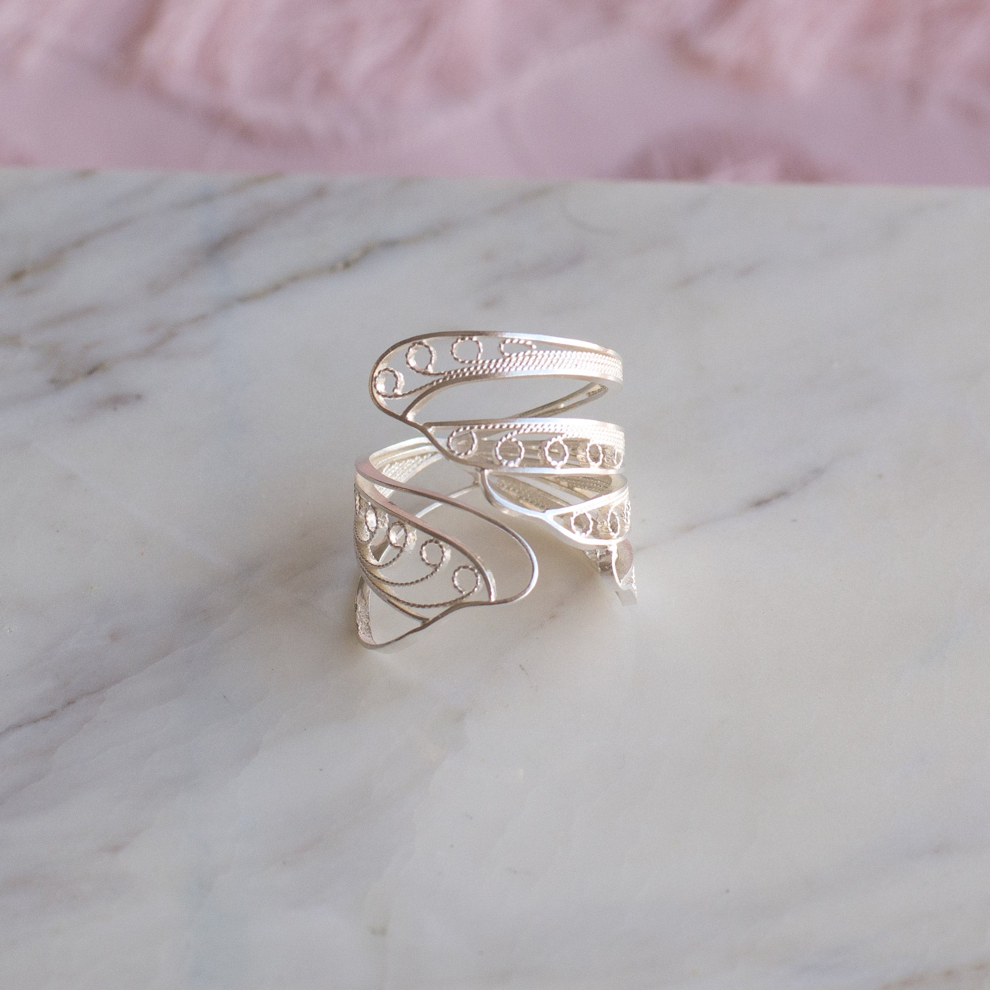 Anillo Abrazo de Mariposa en Filigrana