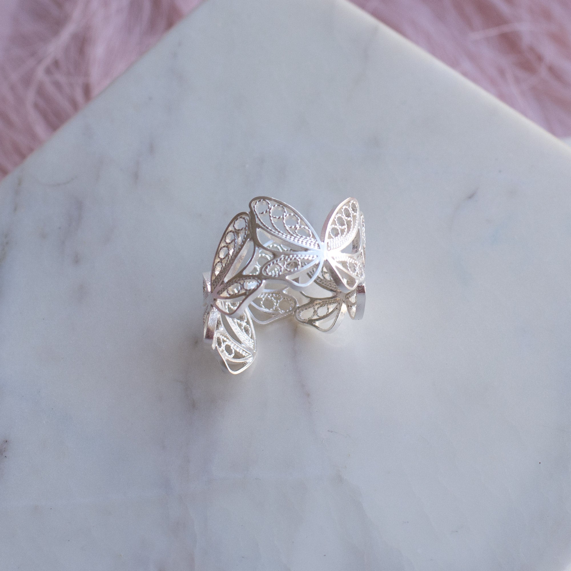 Anillo Juntas Mariposas en Filigrana