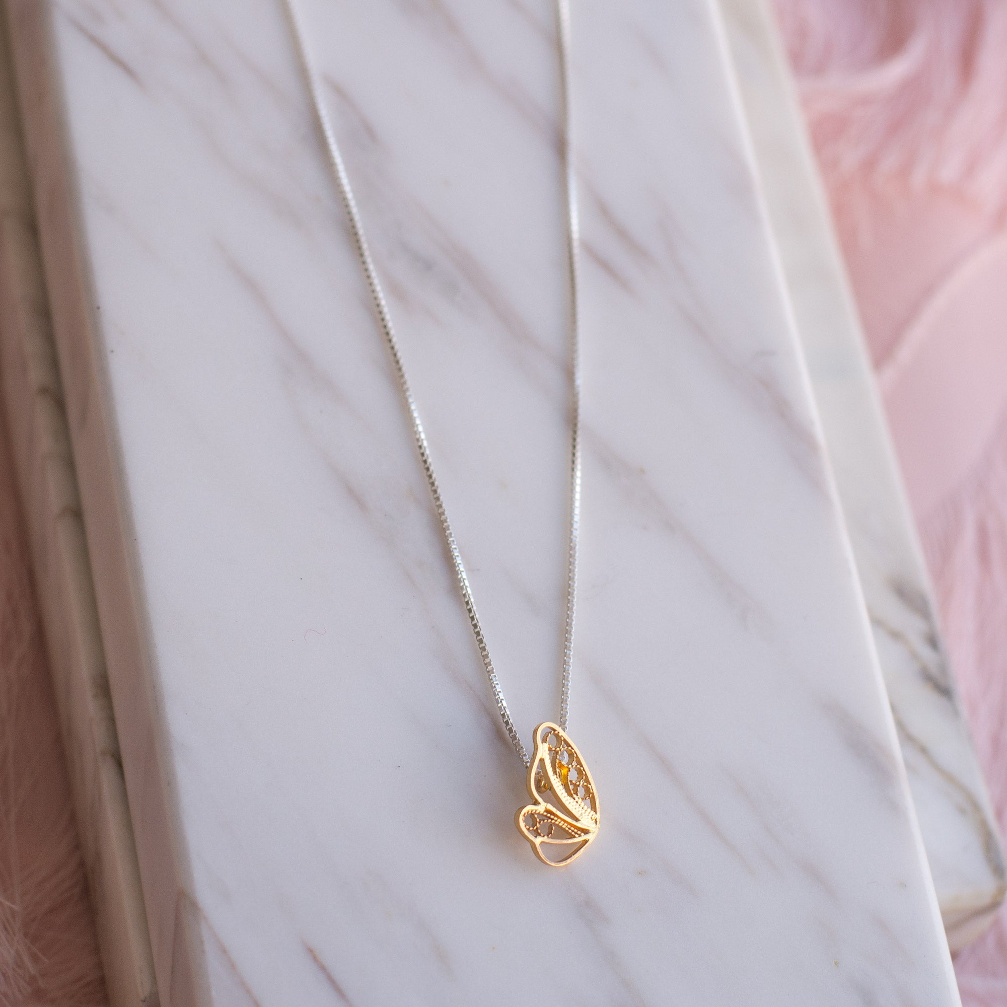 Gargantilla Mini Media Mariposa en Filigrana