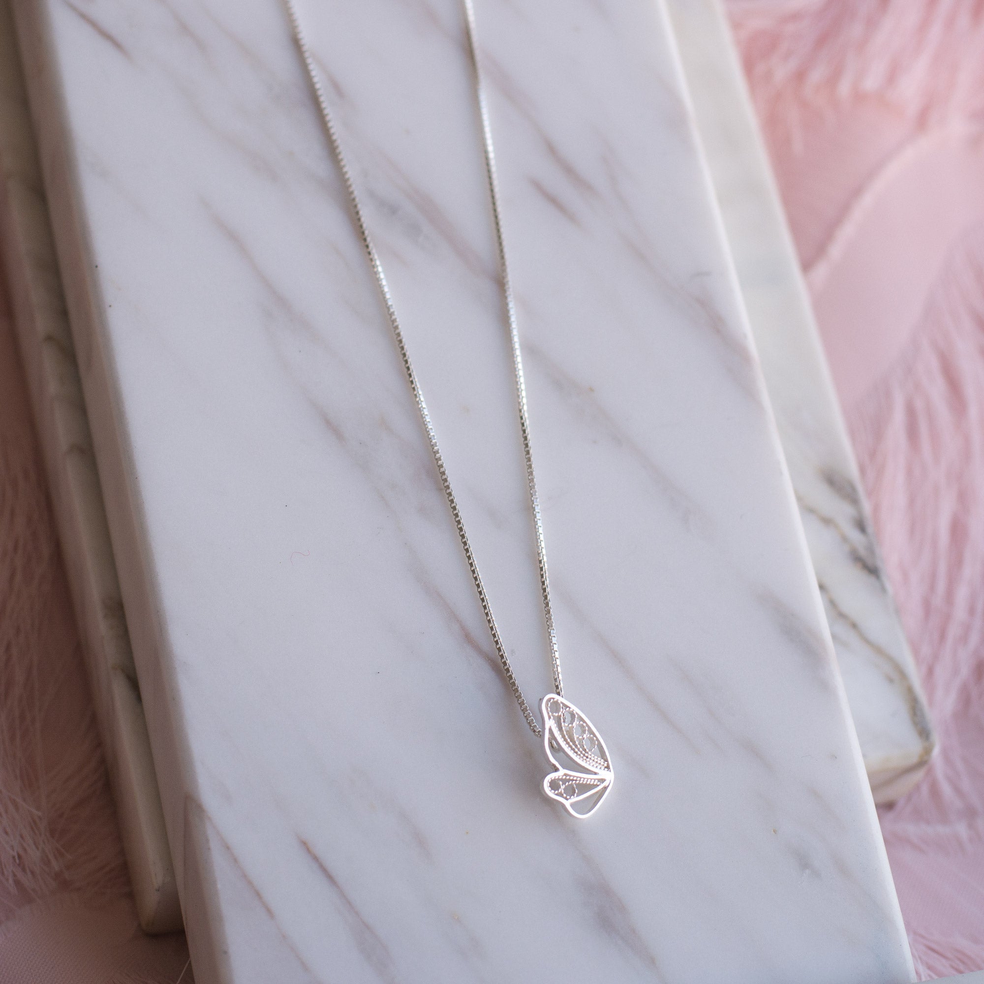 Gargantilla Mini Media Mariposa en Filigrana