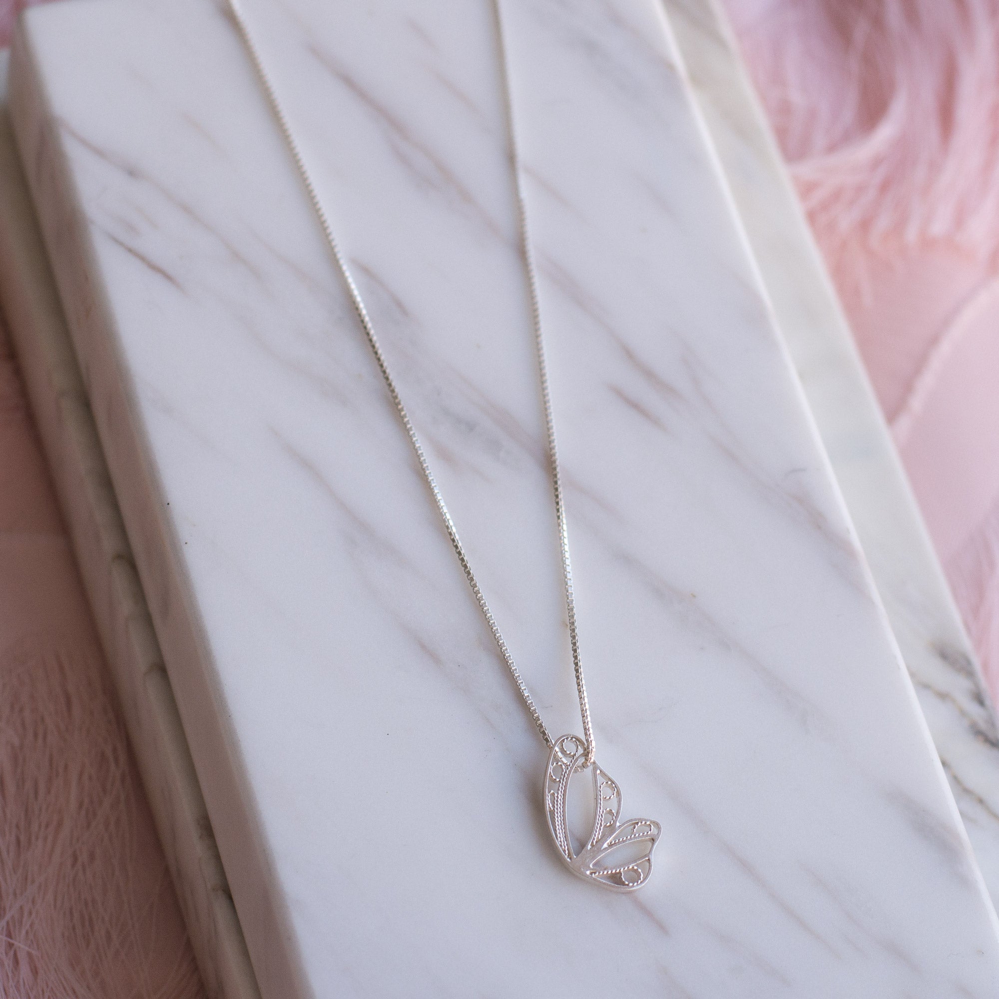 Gargantilla Media Mariposa en Filigrana