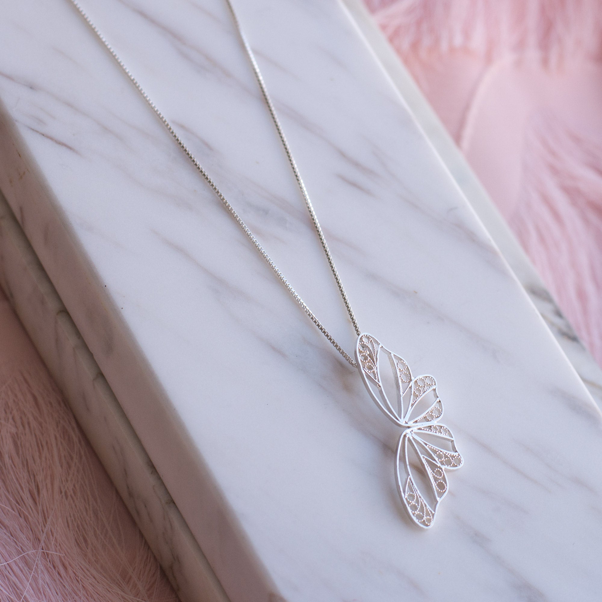 Gargantilla Mariposa Alada en Filigrana