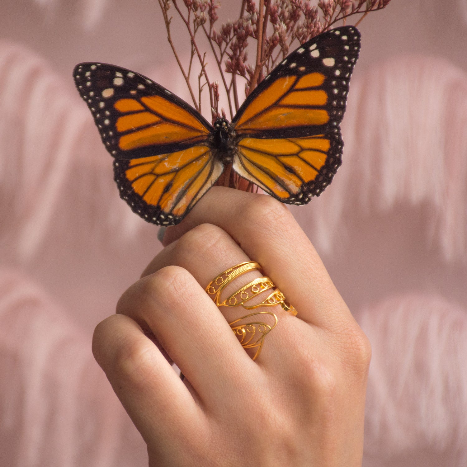 Anillo Abrazo de Mariposa en Filigrana