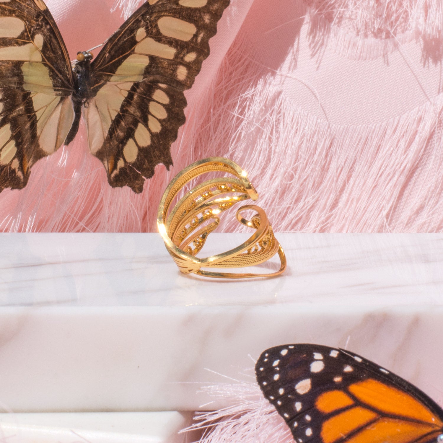 Anillo Abrazo de Mariposa en Filigrana