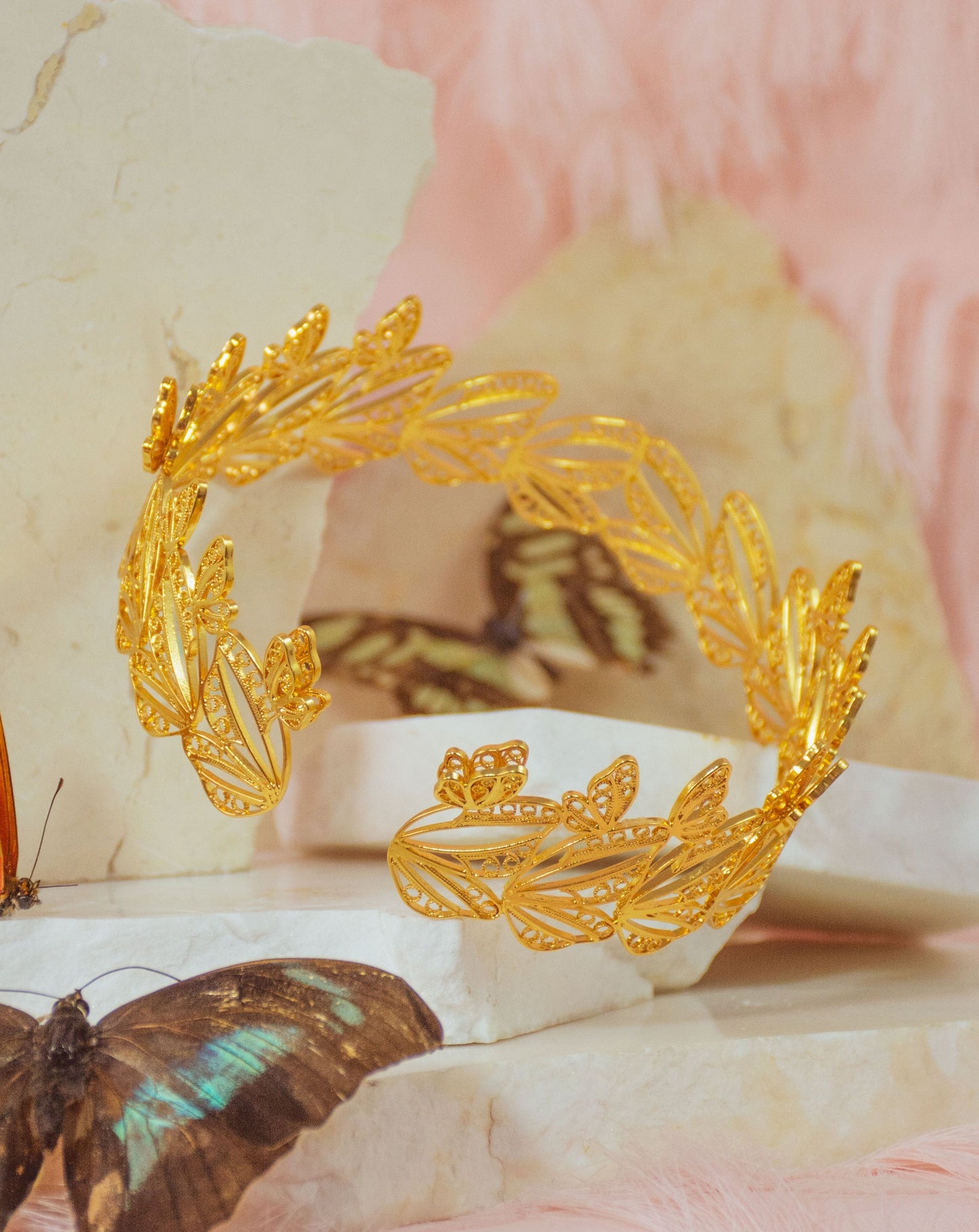 Choker diseño de mariposa en filigrana Momposina elaborados en plata 9.70 chapados en oro de 24 kilates