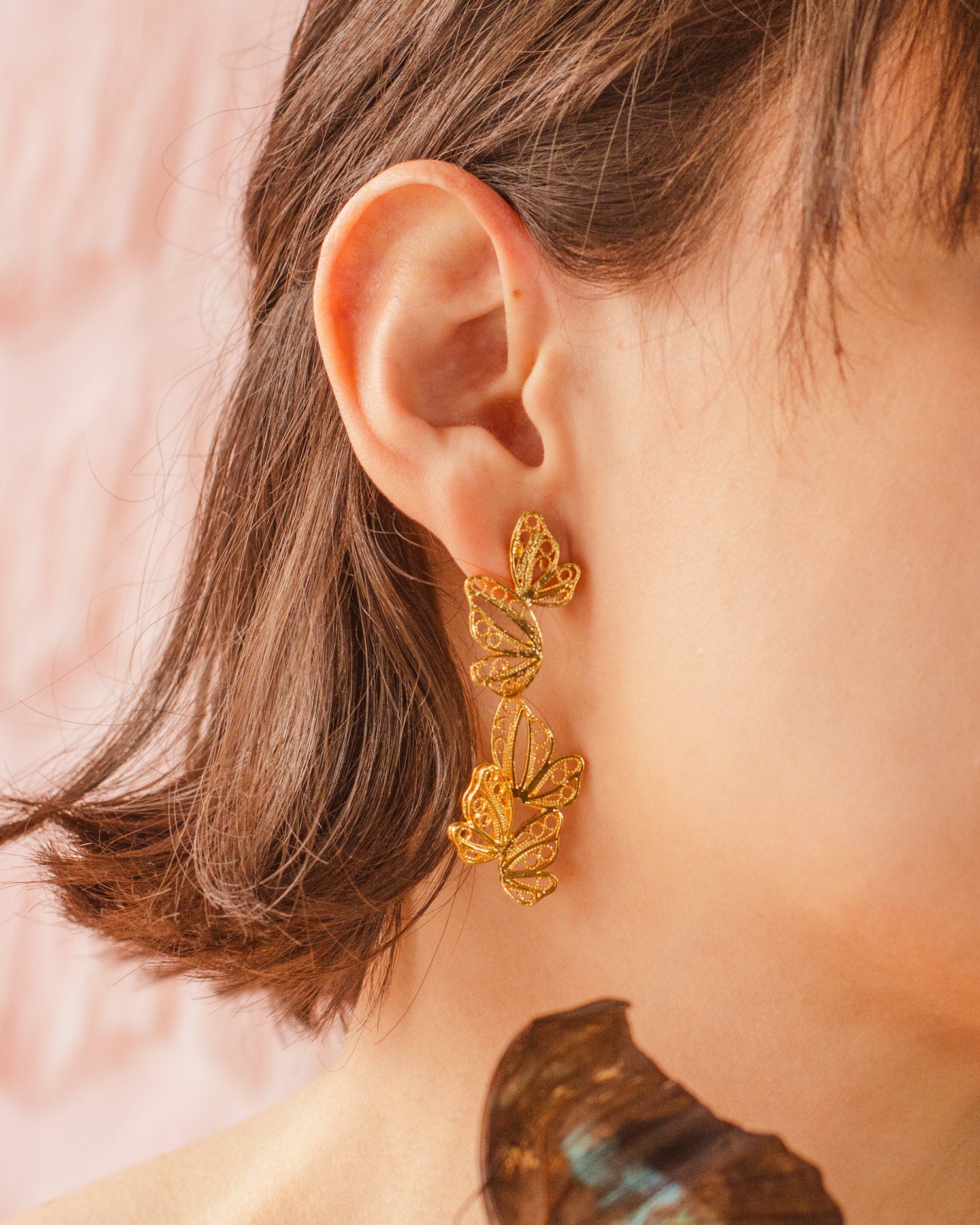 Aretes largos en filigrana Momposina elaborados en plata 9.80 chapados en oro de 24 kilates