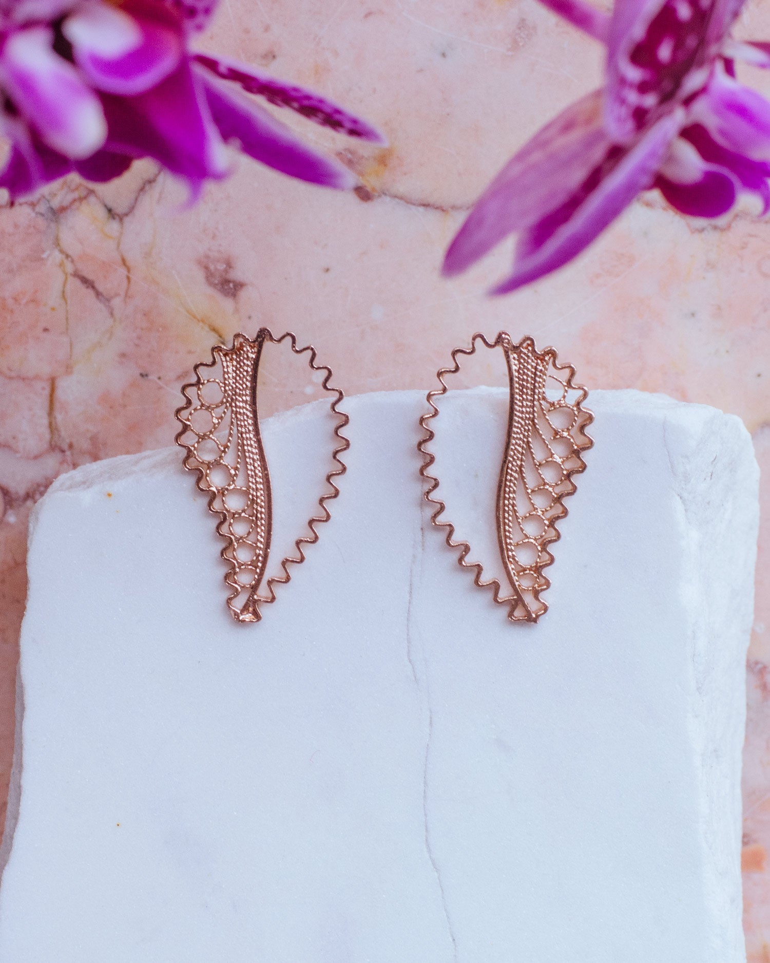 Aretes Topos en filigrana momposina elaborados en plata con chapado en oro rosa