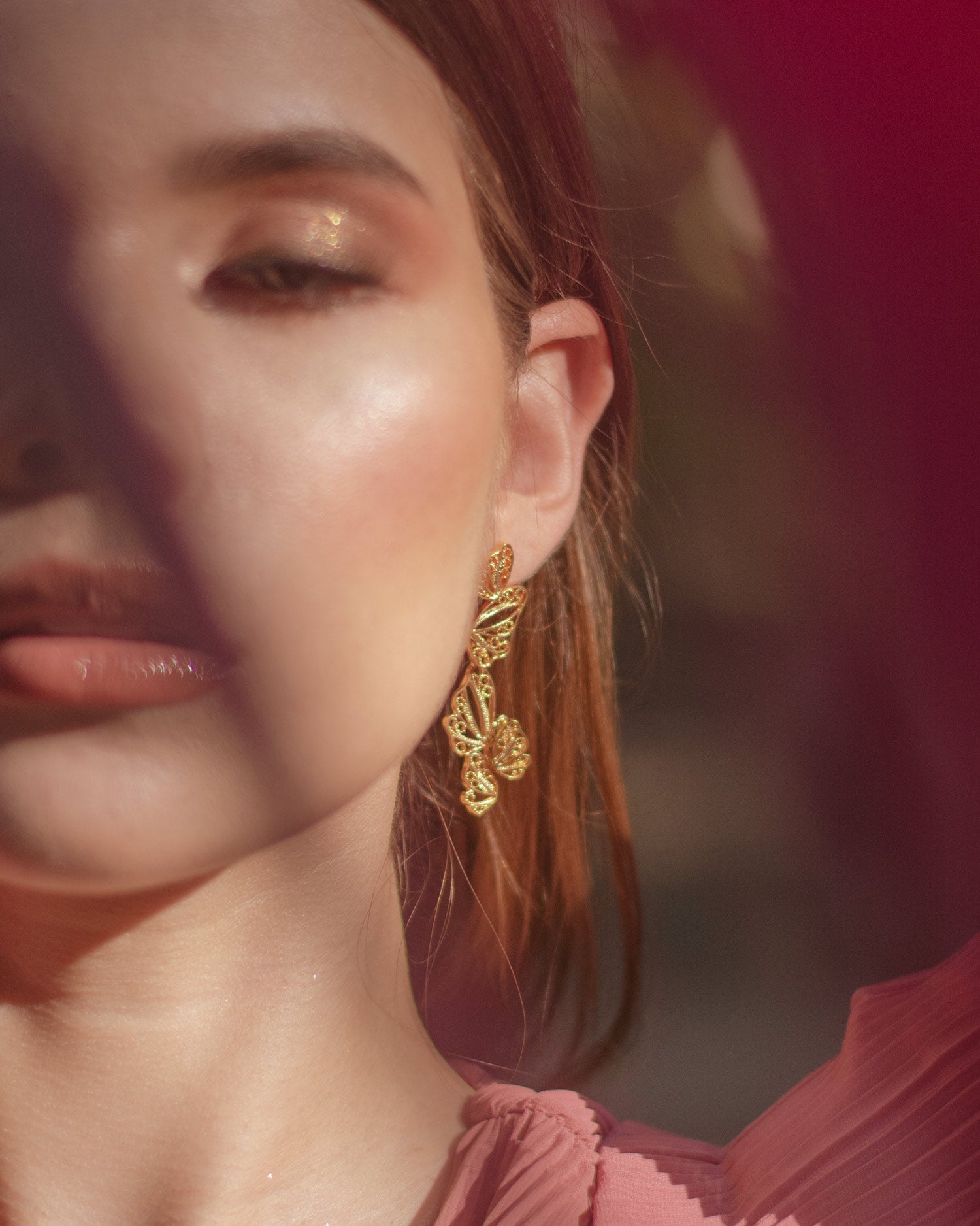 Aretes largos en filigrana Momposina elaborados en plata 9.80 chapados en oro de 24 kilates