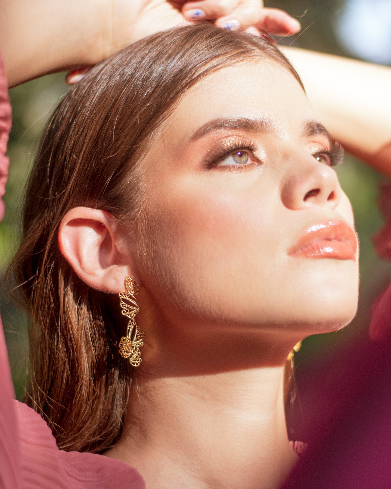 Aretes largos en filigrana Momposina elaborados en plata 9.80 chapados en oro de 24 kilates