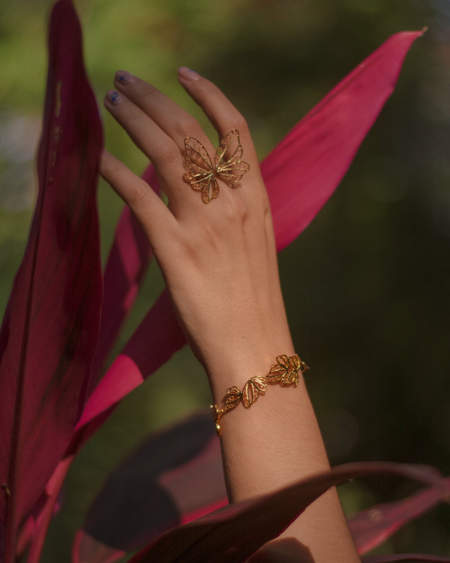 Anillo Asimetrico de Mariposa en Filigrana