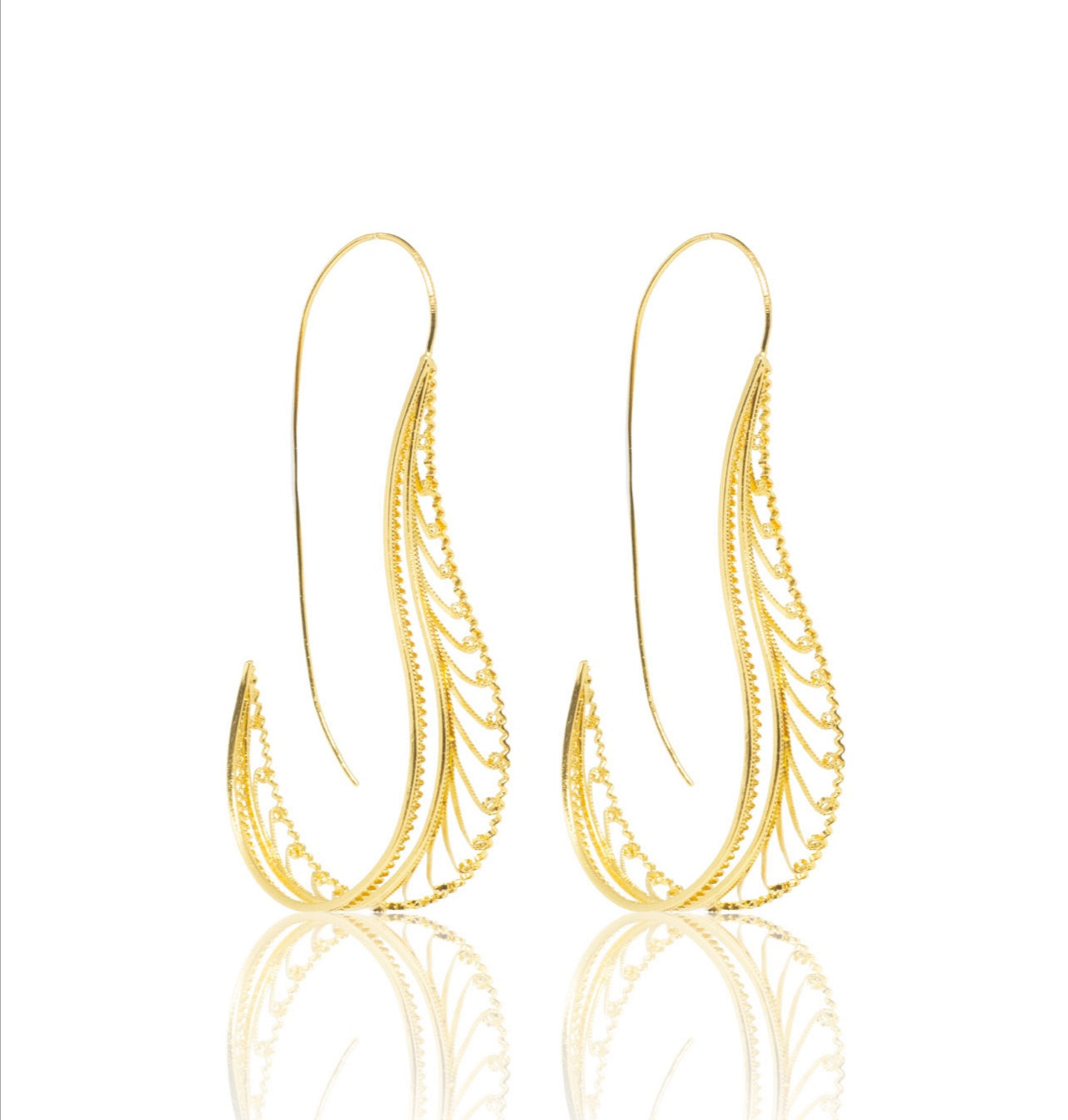 Aretes de filigrana momposina en plata chapados en oro de 24 kilates. Parte de la colección FW'19 ELYSIA,Filigree Jewelry. #IAMDAILA