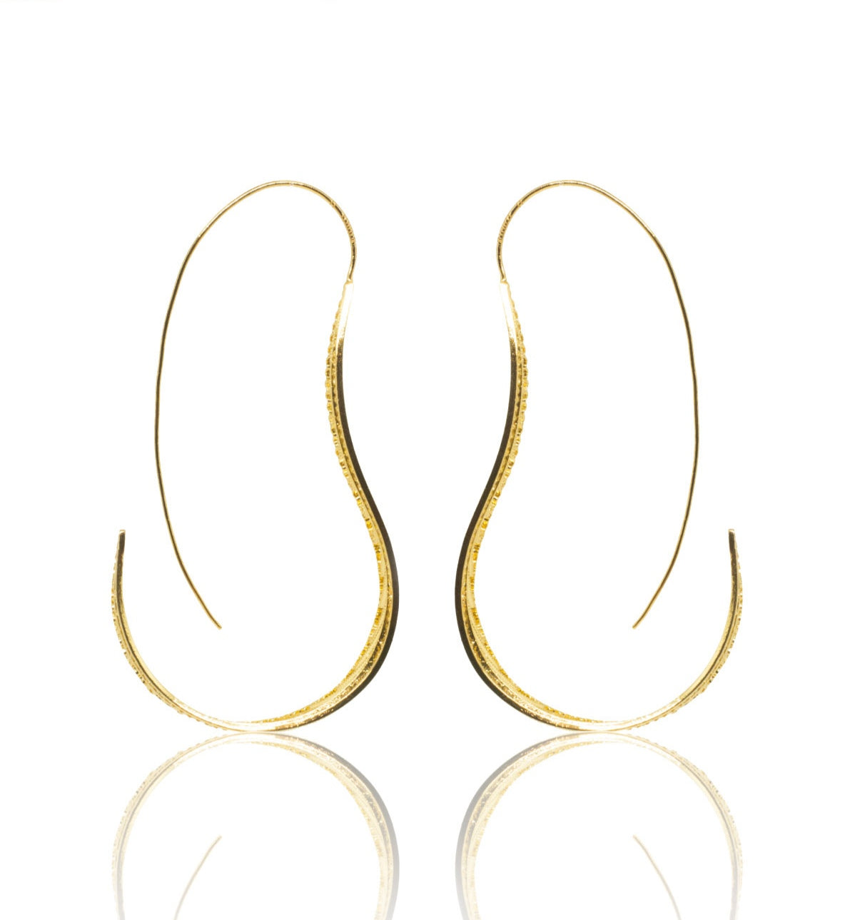 Aretes de filigrana momposina en plata chapados en oro de 24 kilates. Parte de la colección FW'19 ELYSIA,Filigree Jewelry. #IAMDAILA