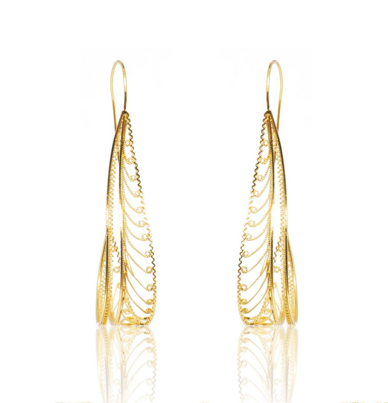 Aretes de filigrana momposina en plata chapados en oro de 24 kilates. Parte de la colección FW'19 ELYSIA,Filigree Jewelry. #IAMDAILA
