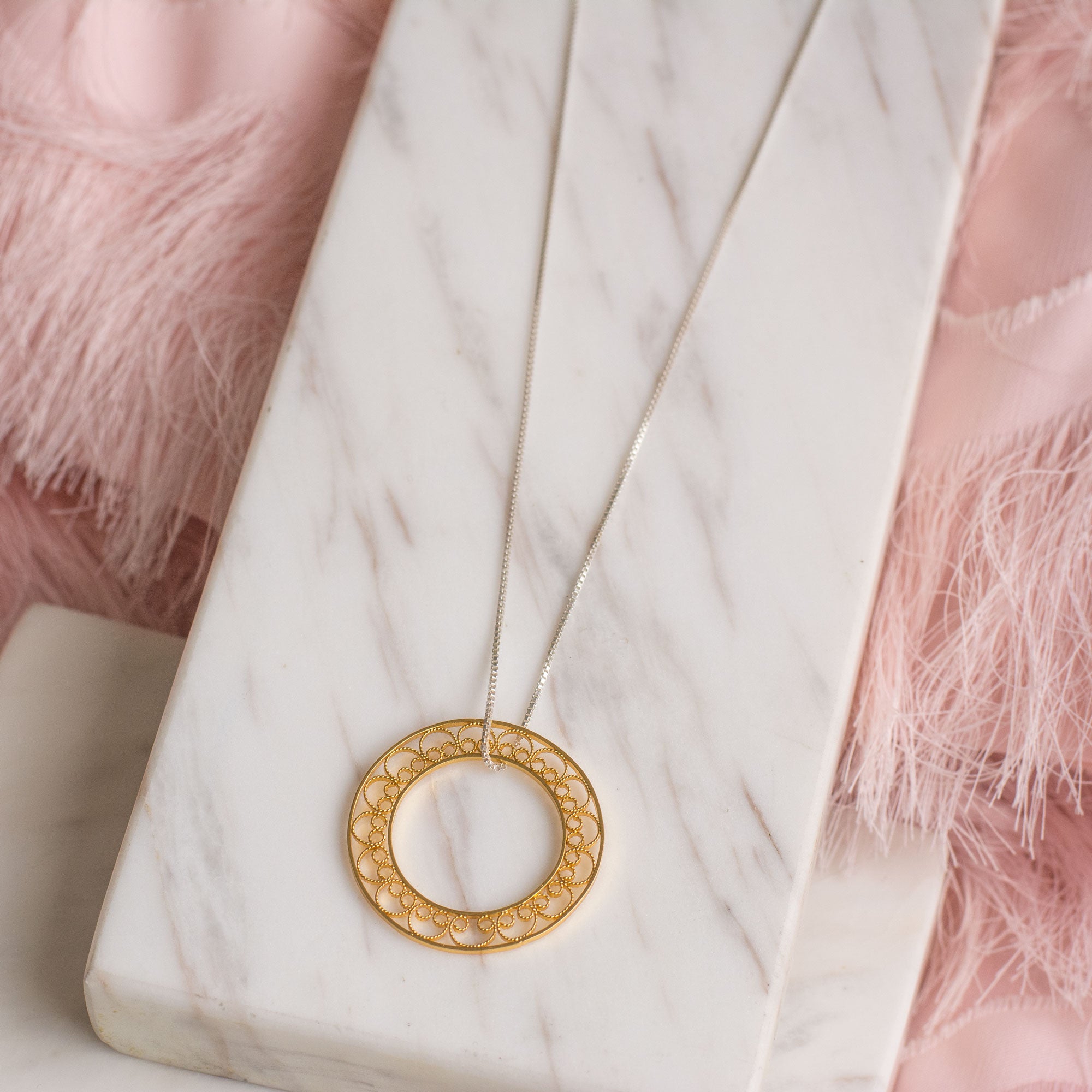 Collar Caracol Aro en Filigrana