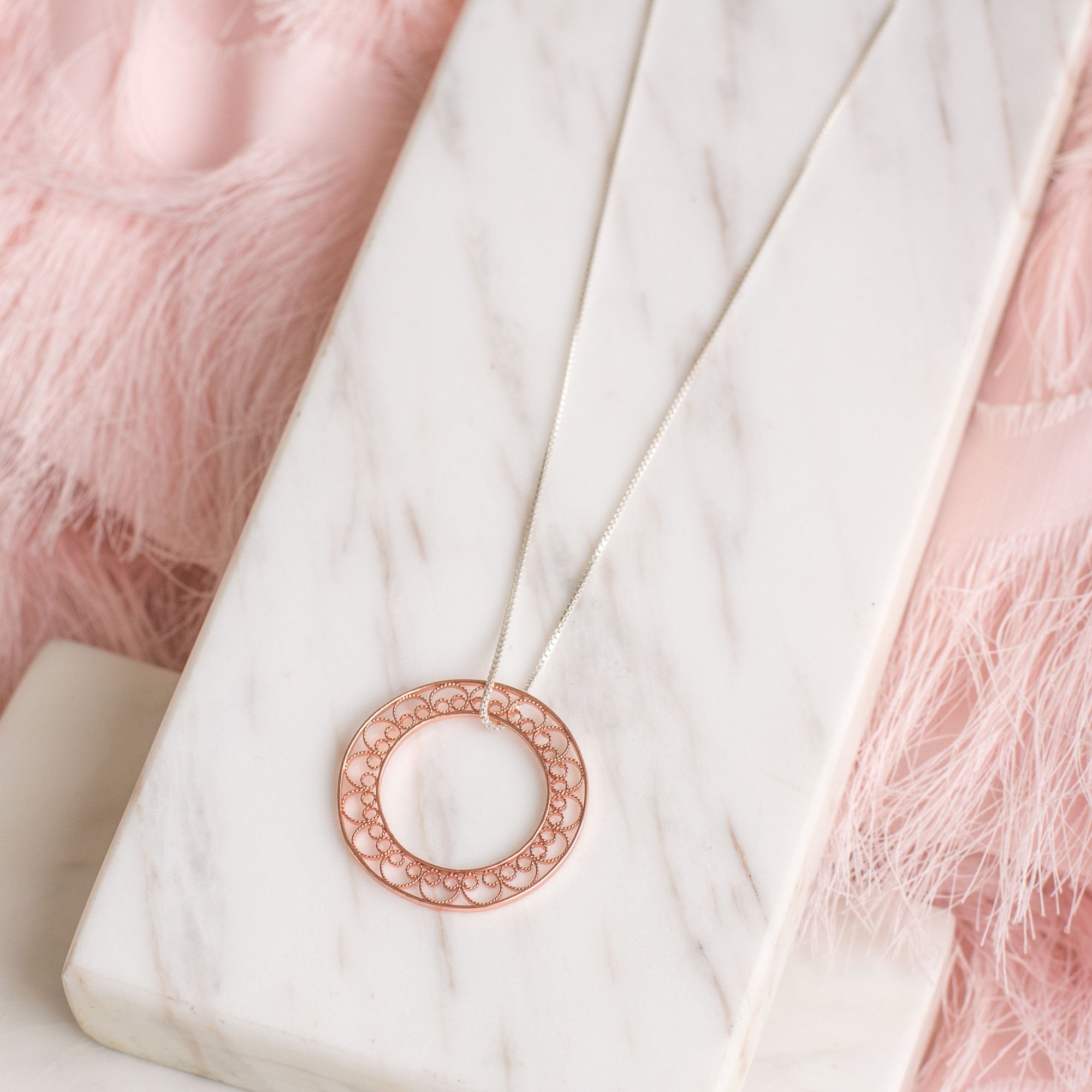 Collar Caracol Aro en Filigrana