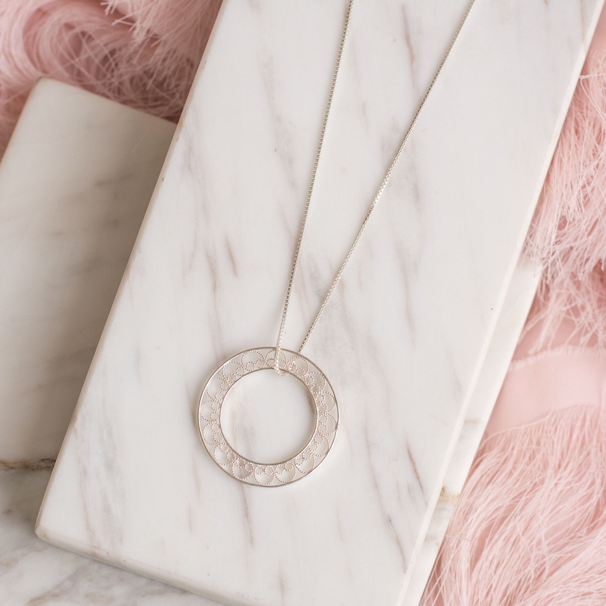 Collar Caracol Aro en Filigrana