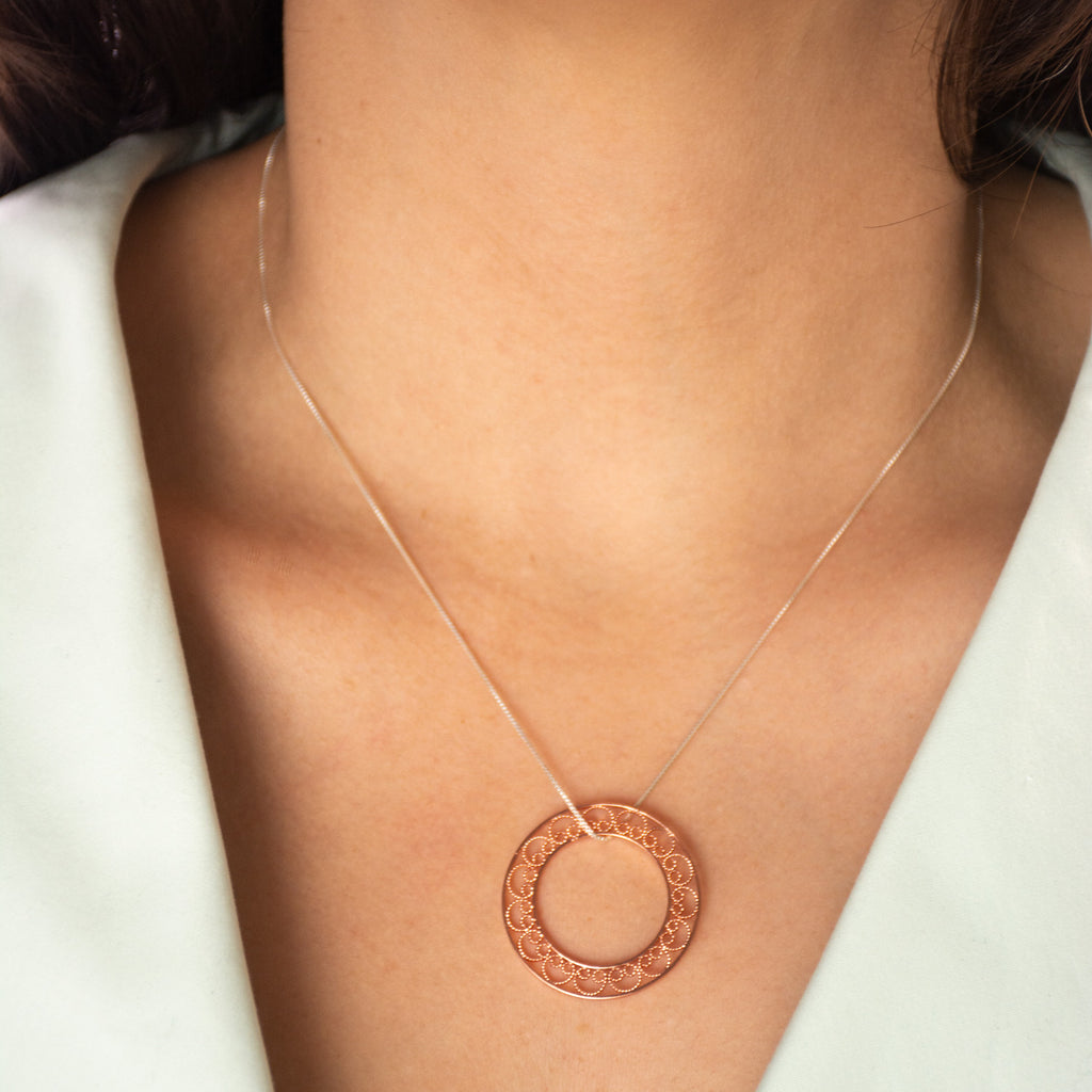 Collar en Filigrana Momposina en Plata chapados en Oro Rosa. Filigree Jewelry #IAMDAILA