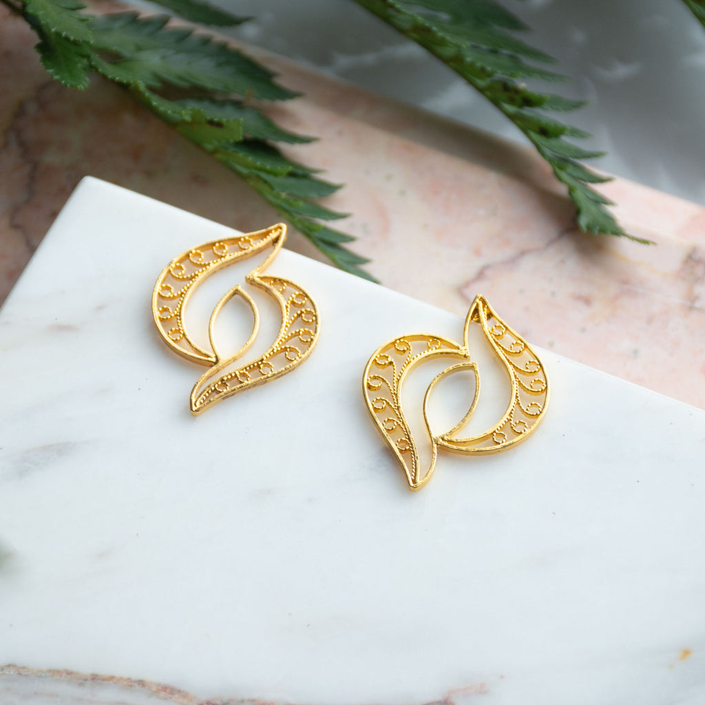 Aretes topos perfecto para una ocasión elegante, sencillos y sofisticado perfectos para combinar con gargantilla y hacer lucir tu rostro hermosos. Fine Filigree Jewelry #IAMDAILA