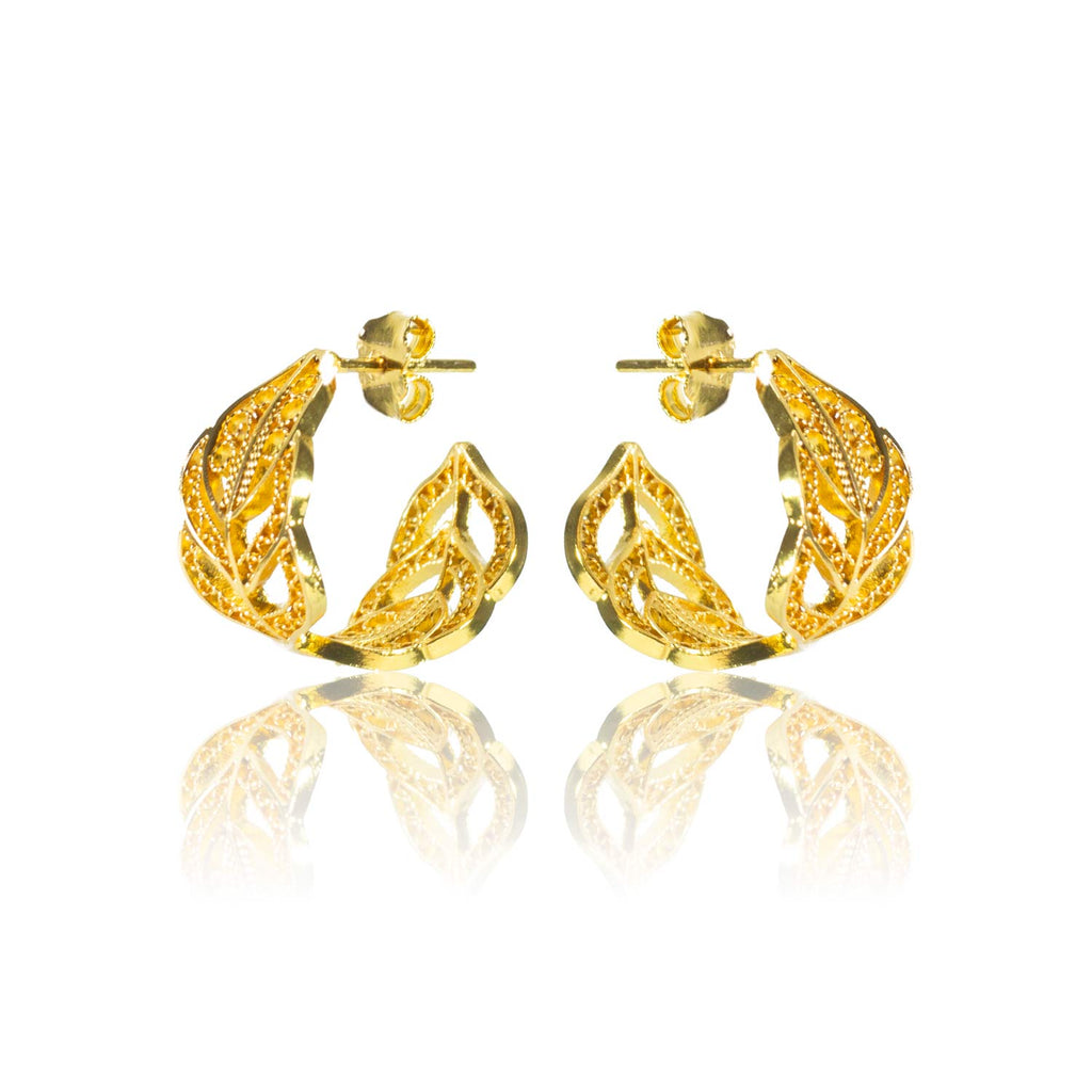 Aretes cangonga o aros en filigrana momposina elaborados en plata 9.80 con chapado en oro de 24 kilates u oro rosado y protección en laca cataforética. 