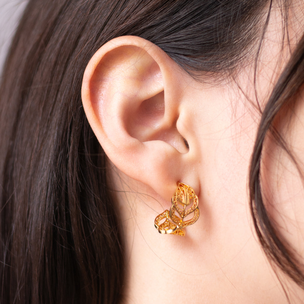 Aretes cangonga o aros en filigrana momposina elaborados en plata 9.80 con chapado en oro de 24 kilates u oro rosado y protección en laca cataforética. 