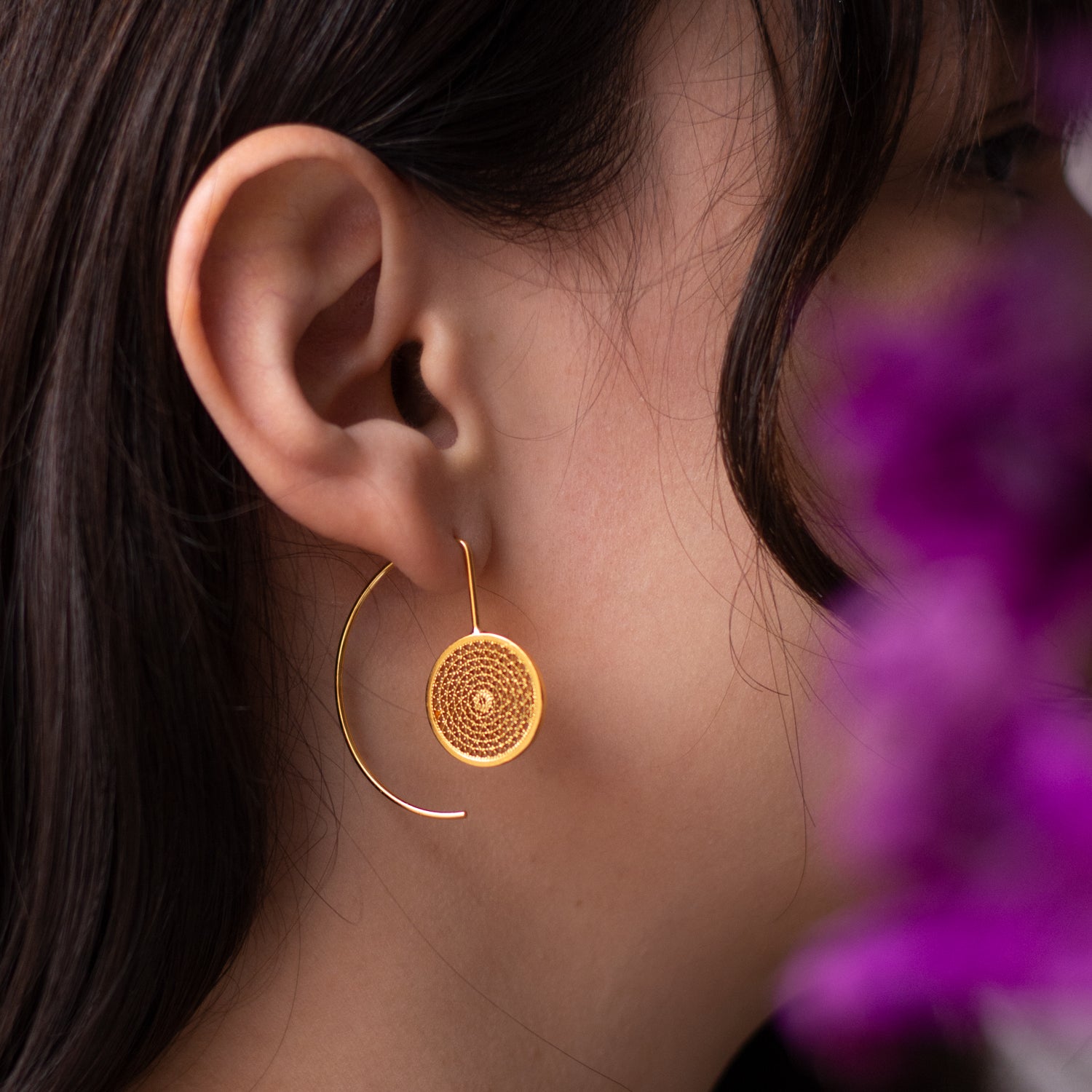 Aretes en filigrana momposina elaborados en plata 9.80 con chapado en oro de 24 kilates