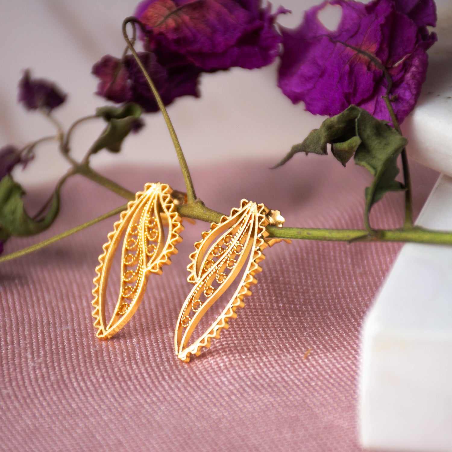 Aretes en filigrana momposina elaborados en plata 9.80 con chapado u oro rosado y protección en laca cataforética