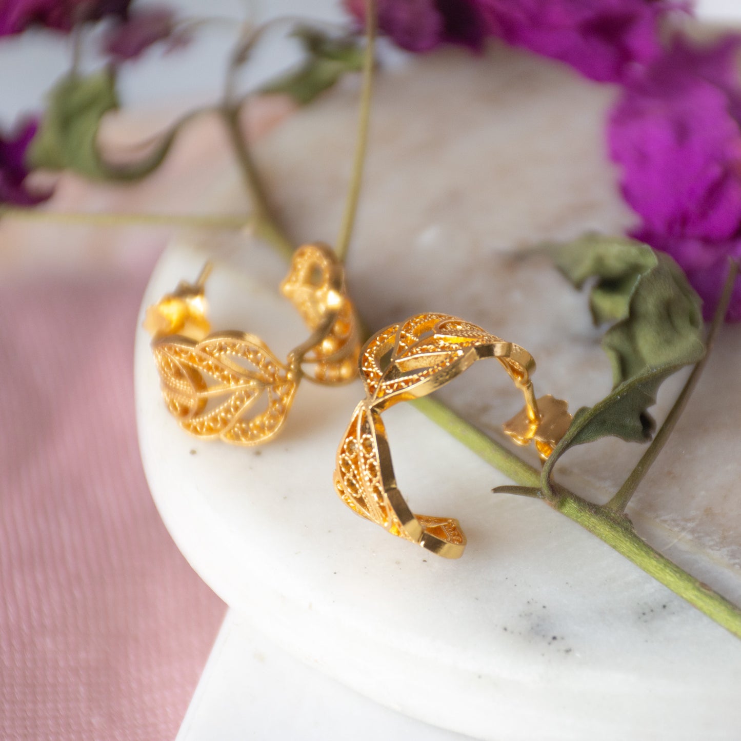 Aretes cangonga o aros en filigrana momposina elaborados en plata 9.80 con chapado en oro de 24 kilates u oro rosado y protección en laca cataforética.
