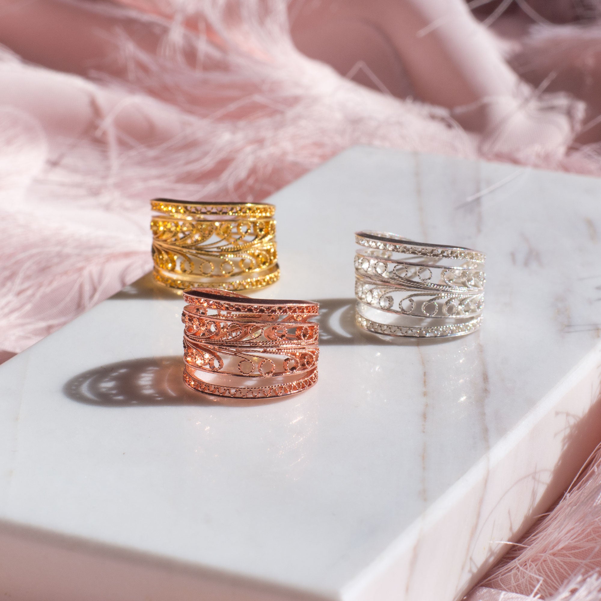 Anillo en filigrana momposina en plata chapados en oro de 24 kilates.  Filigree Jewelry. #IAMDAILA