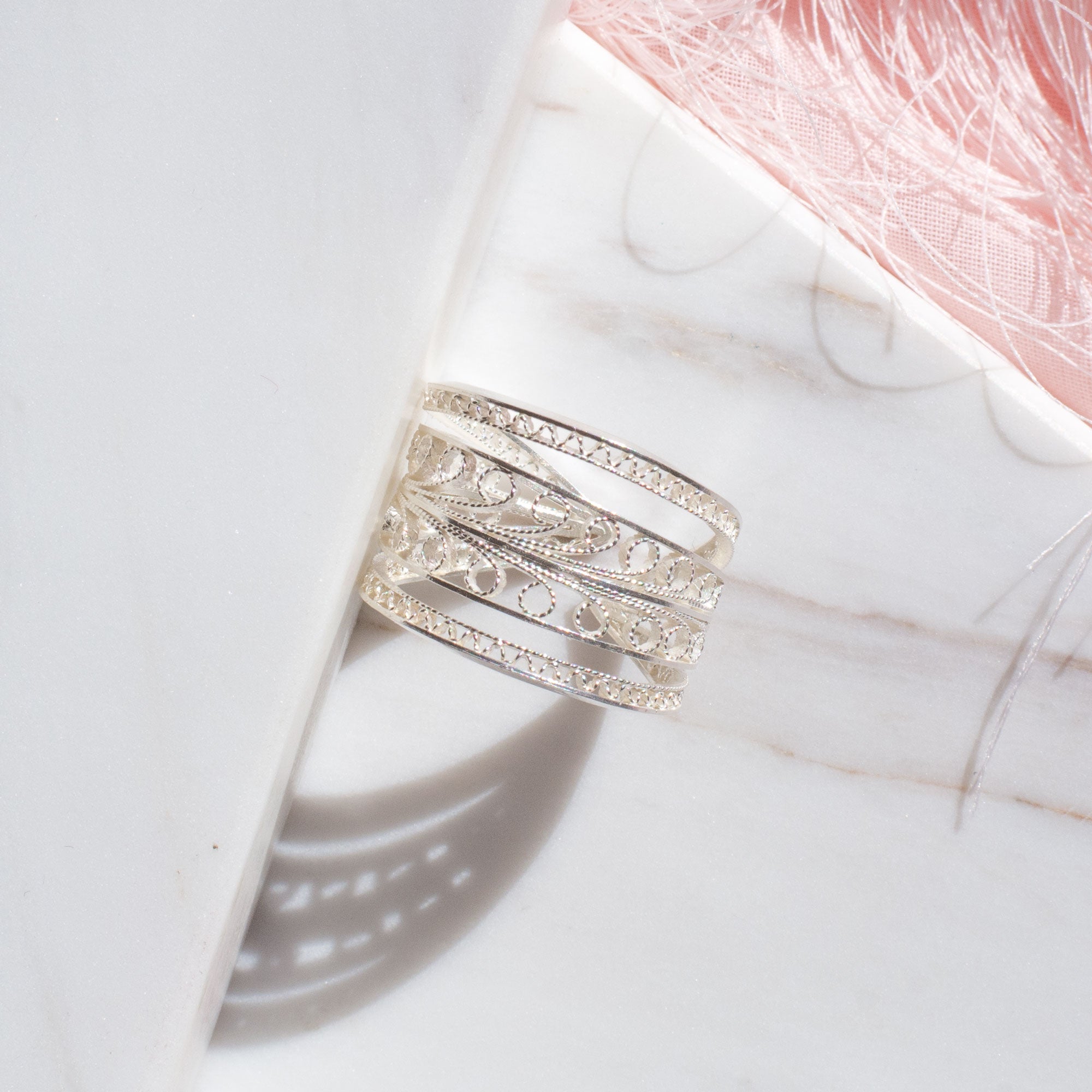 Anillo en filigrana momposina en plata chapados en oro de 24 kilates.  Filigree Jewelry. #IAMDAILA